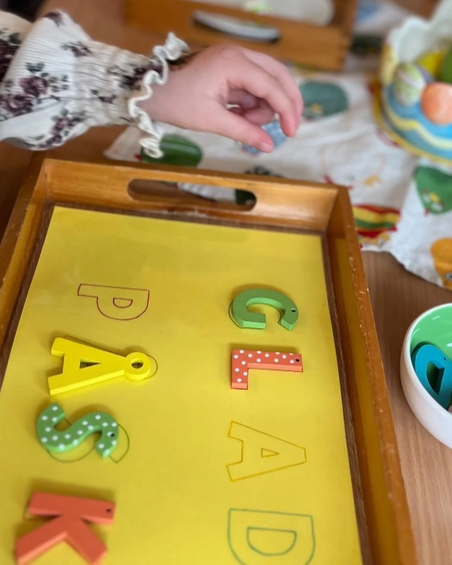 Praktiska vardags&ouml;vningar med P&aring;sktema 🐣 

#montessorif&ouml;rskolangloben 
#f&ouml;rskolangloben
#montessori
#f&ouml;rskola