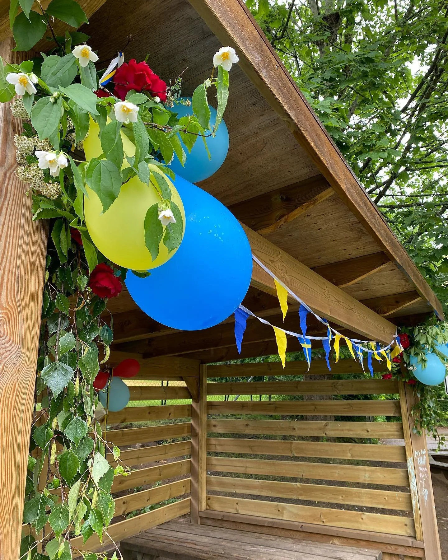 Globens Midsommarfirande med tipspromenad, dans runt st&aring;ngen mat och glass 🍓 

# Instagram 
#montessorif&ouml;rskolangloben 
#f&ouml;rskolangloben
#montessori
#f&ouml;rskola
#lpf&ouml;18