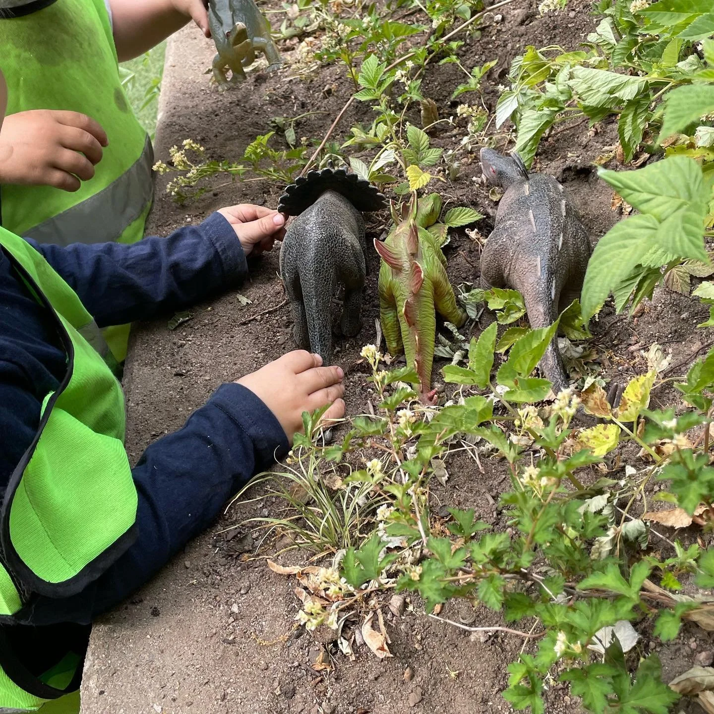 H&auml;r kommer veckans arbete och aktiviteter och avslutade veckan med en fredagsmys :).
Vi &ouml;nskar er en trevlig helg 🌍 :) # Instagram 
#montessorif&ouml;rskolangloben 
#f&ouml;rskolangloben
#montessori
#f&ouml;rskola
#lpf&ouml;18