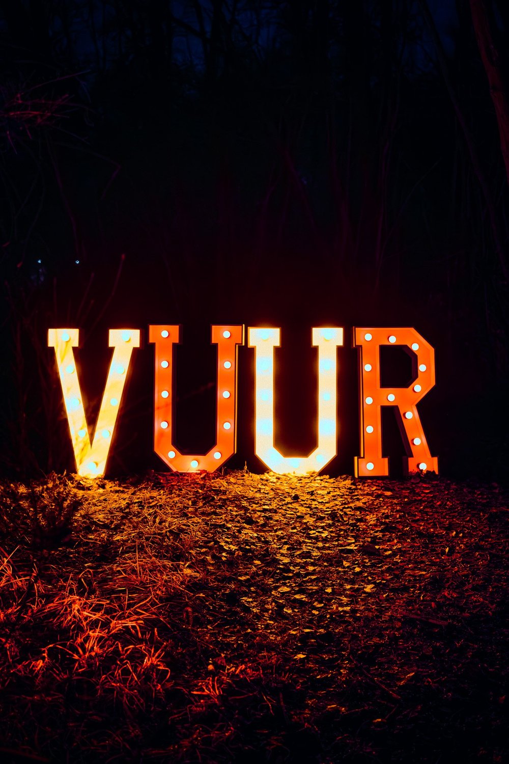 Foto 13: Rode en oranje lichtsfeer rond het vuurgedeelte van de Luminoctis-route.