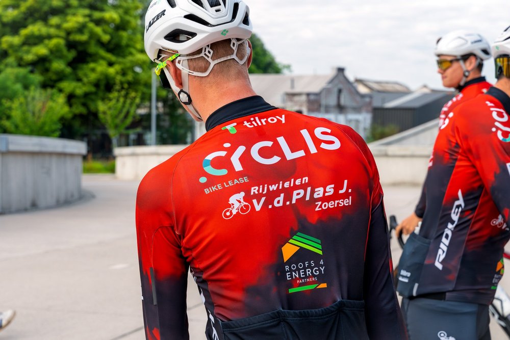 Cyclis shirt achteraan in detail