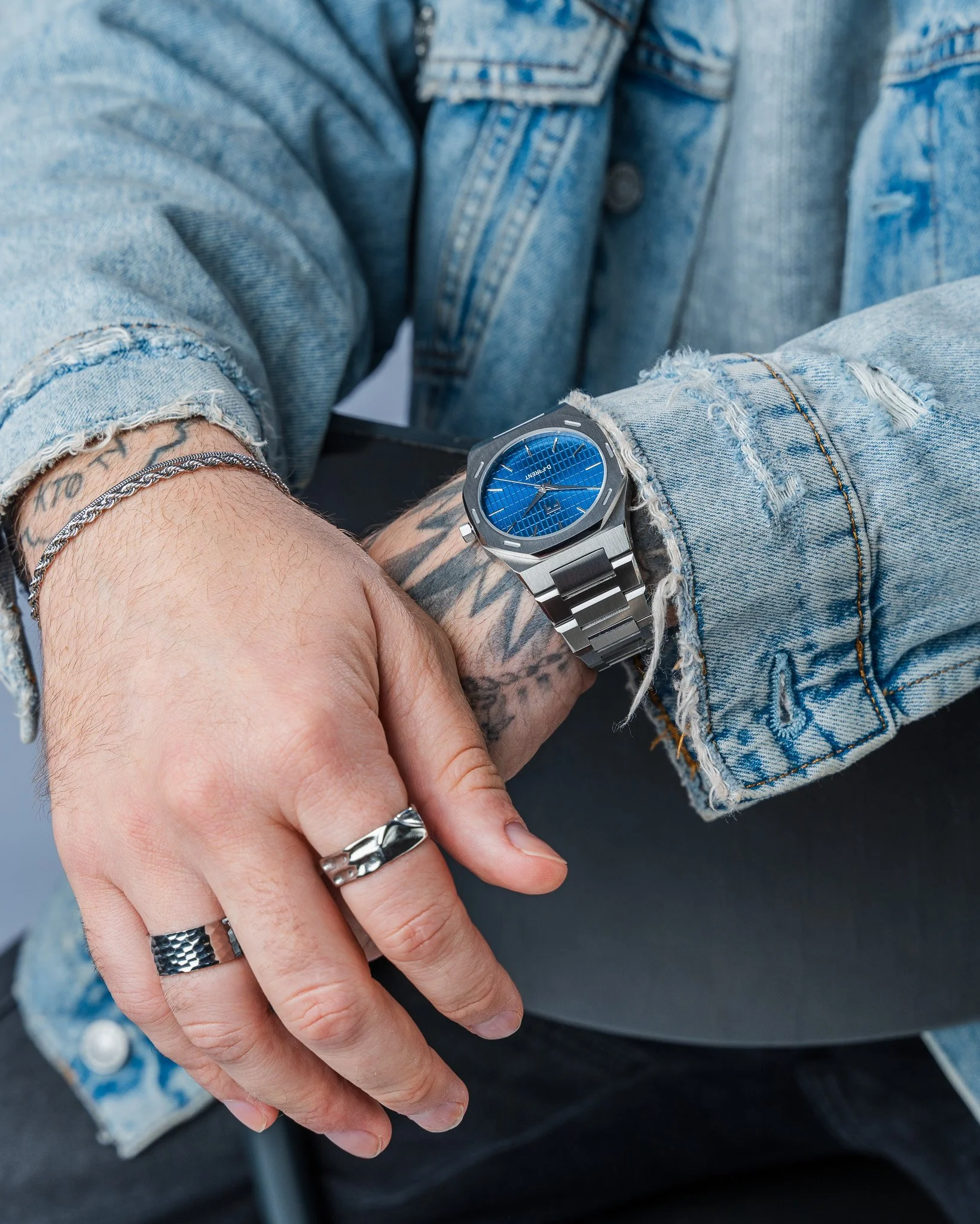 Blauw D-FFRENT horloge met denim
