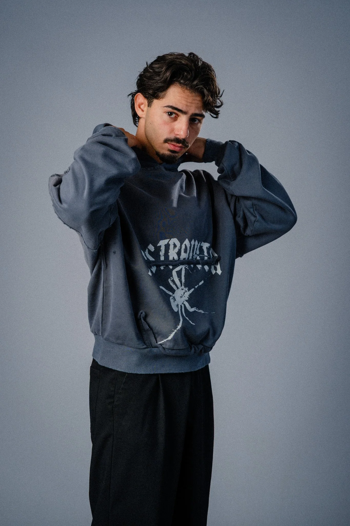 Astravita grijze hoodie, campagneportret