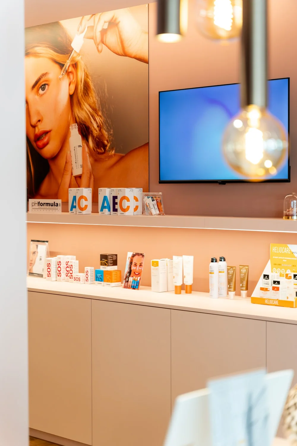 pHformula producten en huidverzorgingspresentatie in het interieur van Bella Dita