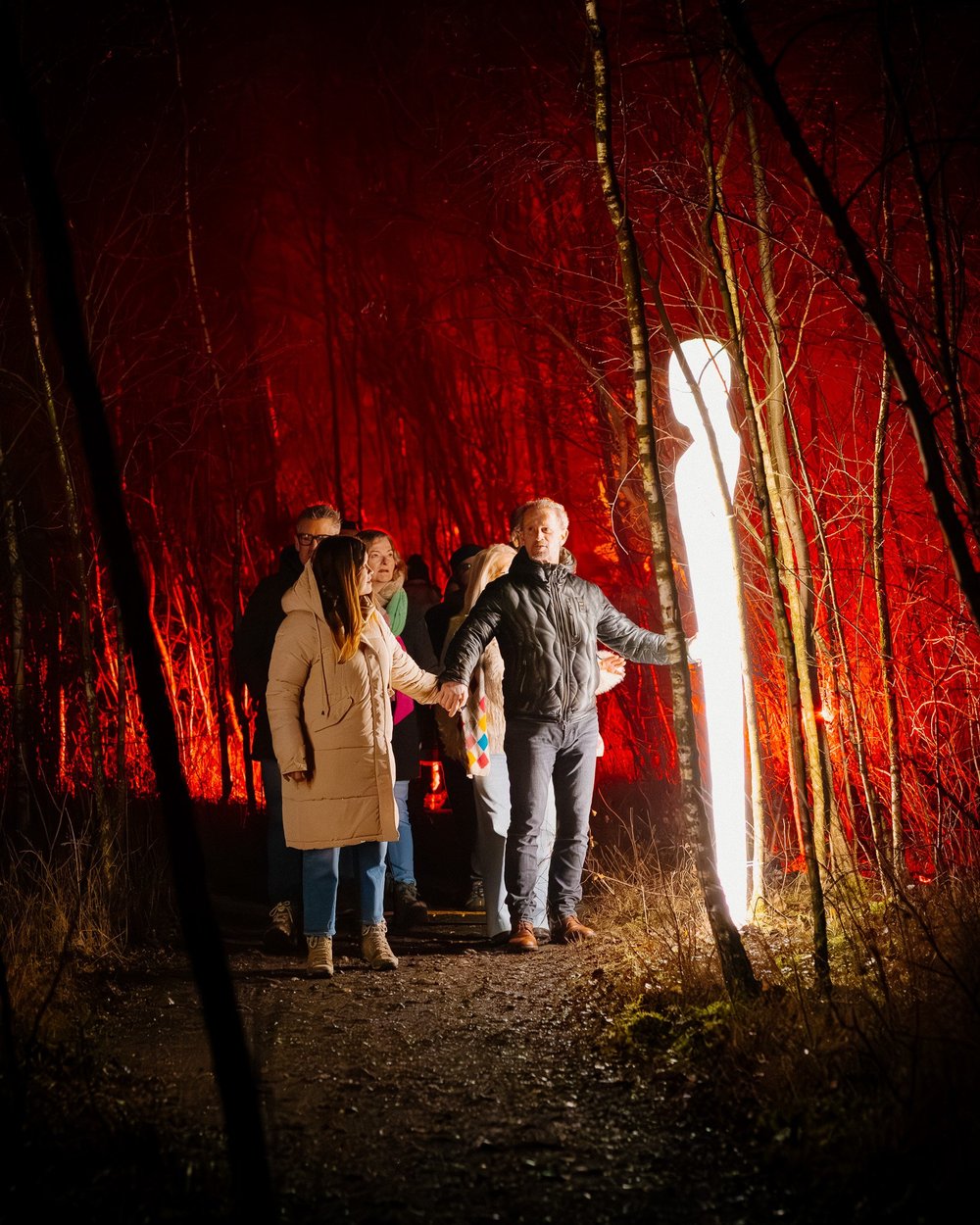 Foto 19: Rode en oranje lichtsfeer rond het vuurgedeelte van de Luminoctis-route.