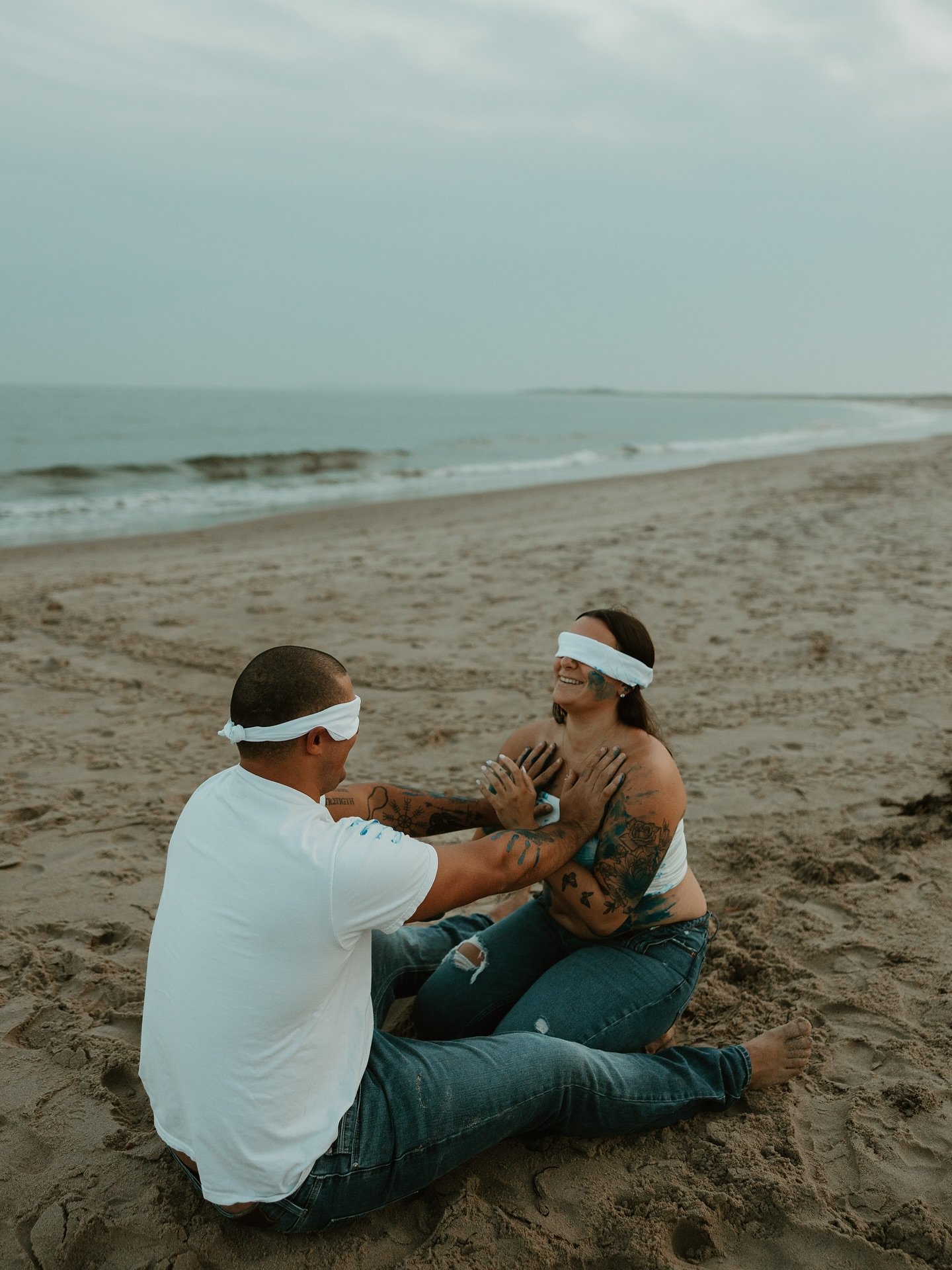 the sweetest gender reveal and announcement session for these two 🥹 
nothing like wandering around a beach &amp; dreaming about your little one to be 🥹💙

#weddingphotographer #couplesphotographer #couplessession #beachphotos #beachgenderreveal #ma