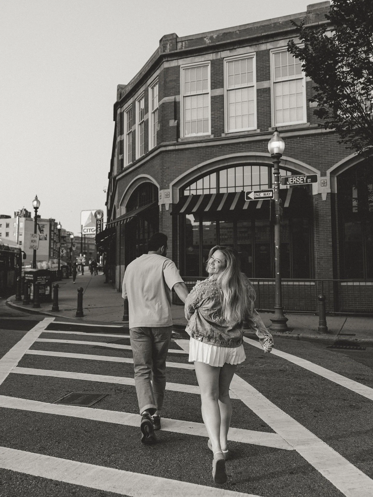 I am still loving these engagement photos we did in the same month as their wedding earlier this year 🤣💓 

#couplesphotos #engagementphotos #couplesphotography #brideandgroomphotos #weddingphotographer #ctphotographer
