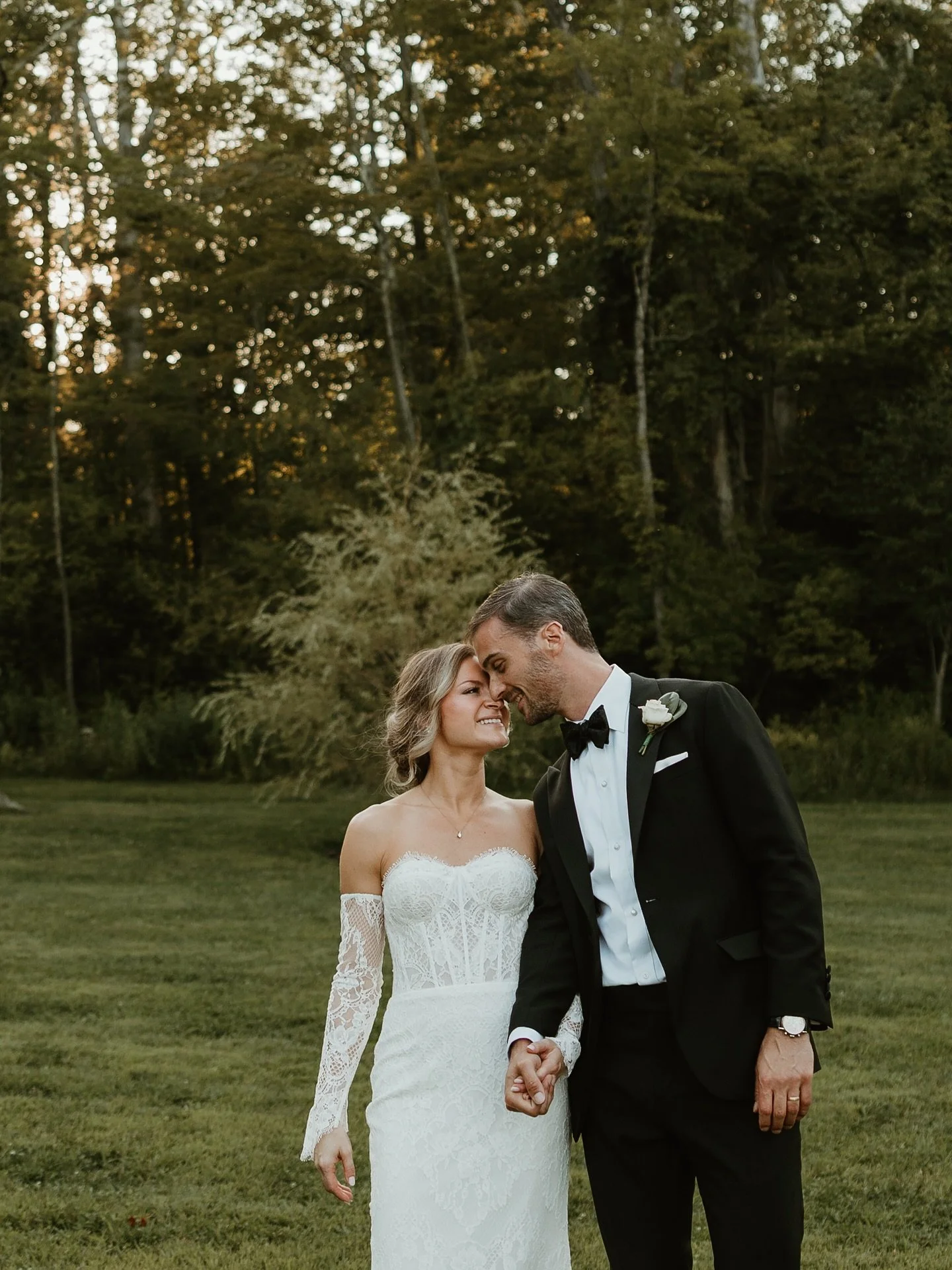 Eric &amp; Chelsea&rsquo;s day in order 🥹
Lost fox inn was absolutely GORGEOUS &amp; these two were the first ones to get married here!!!
It was a flawless day surrounded by those closest to them &amp; couldn&rsquo;t have been more beautiful 💓💍

#