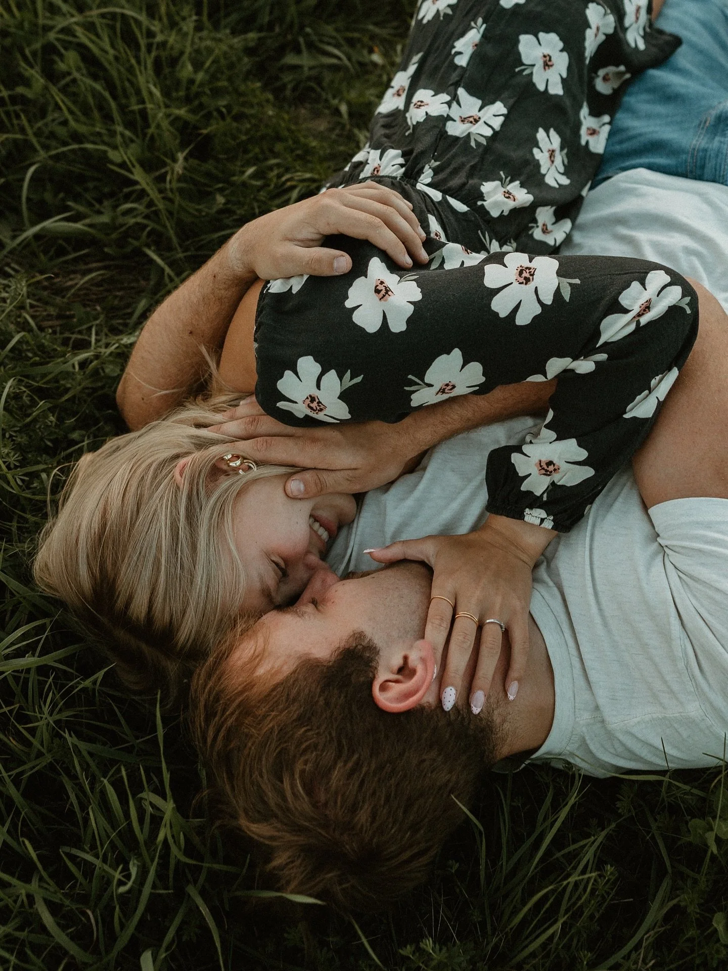anyone else obsessing over how Jacob looks at Shelby?! 🥹🥹🥹 
I am so obsessed with these two and the way they love each other 🥹 they&rsquo;re the sweetest couple &amp; you can truly feel it in every single photo. I&rsquo;d run around a field any d