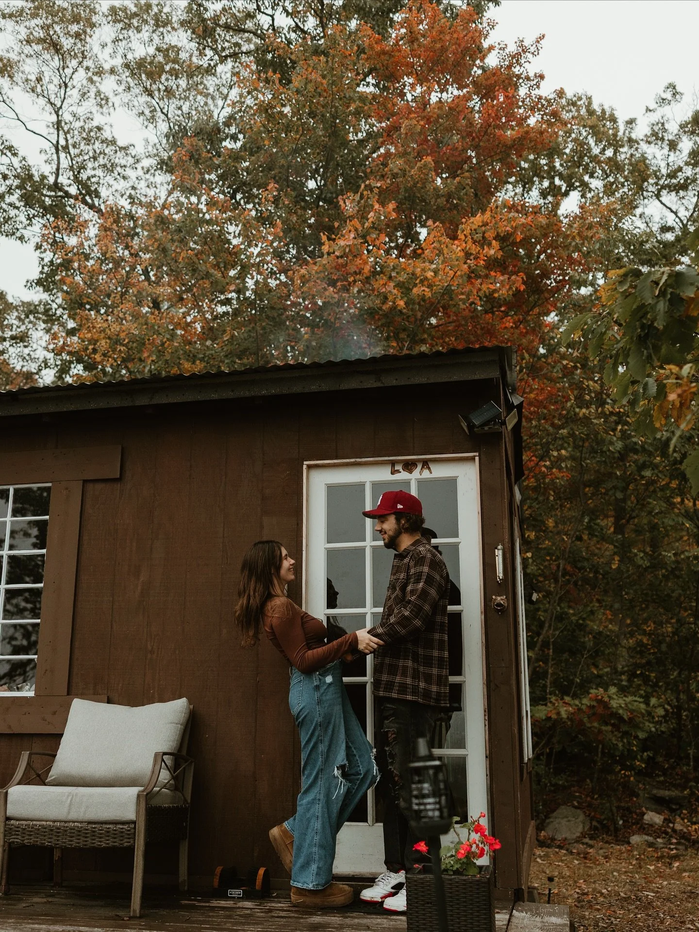 There&rsquo;s something special about sessions that feel like you.
A cozy cabin, crackling fire, gooey marshmallows, it&rsquo;s not just a photoshoot, it&rsquo;s a memory in motion. When you add something fun or meaningful to your session, it becomes