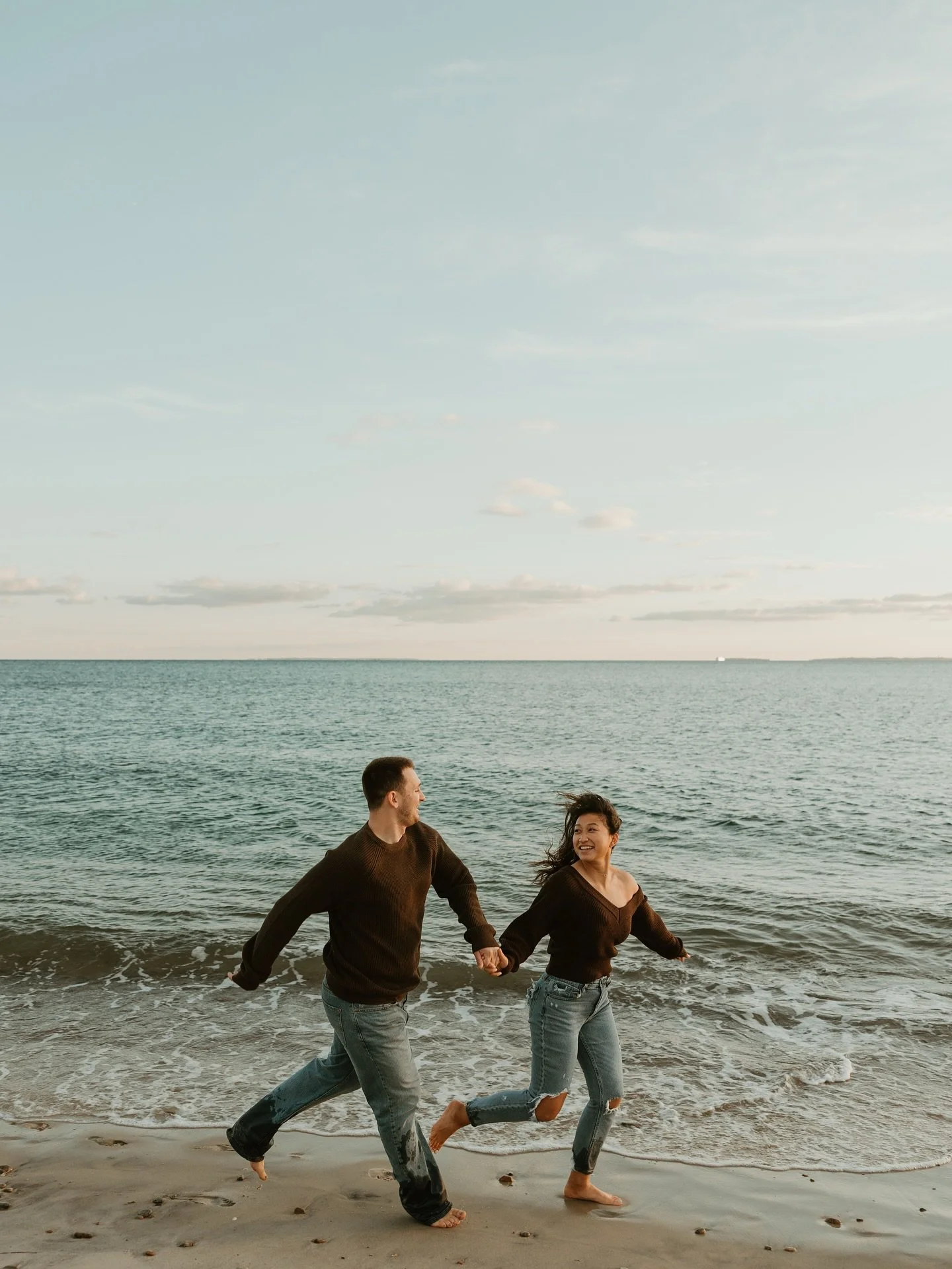 Harness Park at golden hour, to sunset, to blue hour 🥹 

This gorgeous golden engagement session at harkness was everythinggg. The sun came out to play &amp; the sunset was even more beautiful 🥹 

#engagementphotos #couplesphotographer #couplesphot