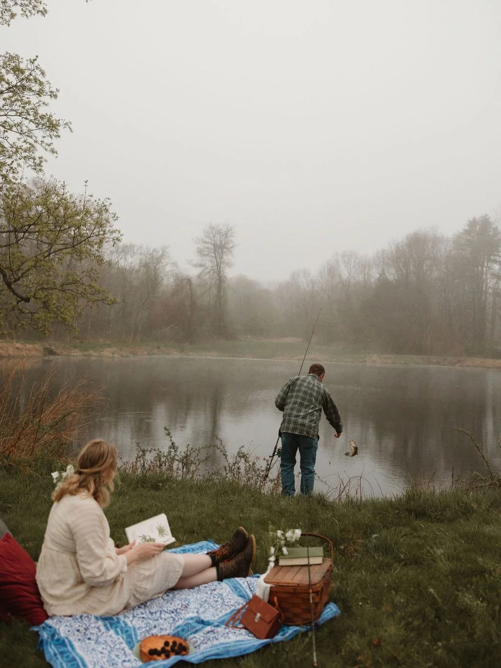 the fog, the horses, fishing at sunrise, books in the grass, cake at the end of the morning 🥹
nothing about this session felt overly posed or forced,&nbsp;&nbsp;just documenting this season of life in a way that actually felt like them 🤍
i&rsquo;ve