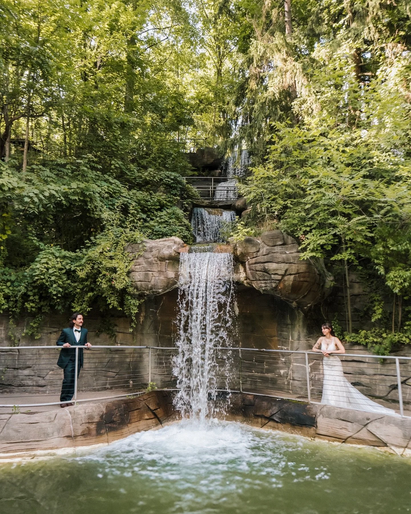 @hannahsimshair &amp; Austin tied the knot at the gorgeous @bissell_treehouse at John Ball Zoo in Grand Rapids, and I can&rsquo;t get over all the greenery! From the bridesmaids&rsquo; dresses in different shades of green to the treetop views, every 