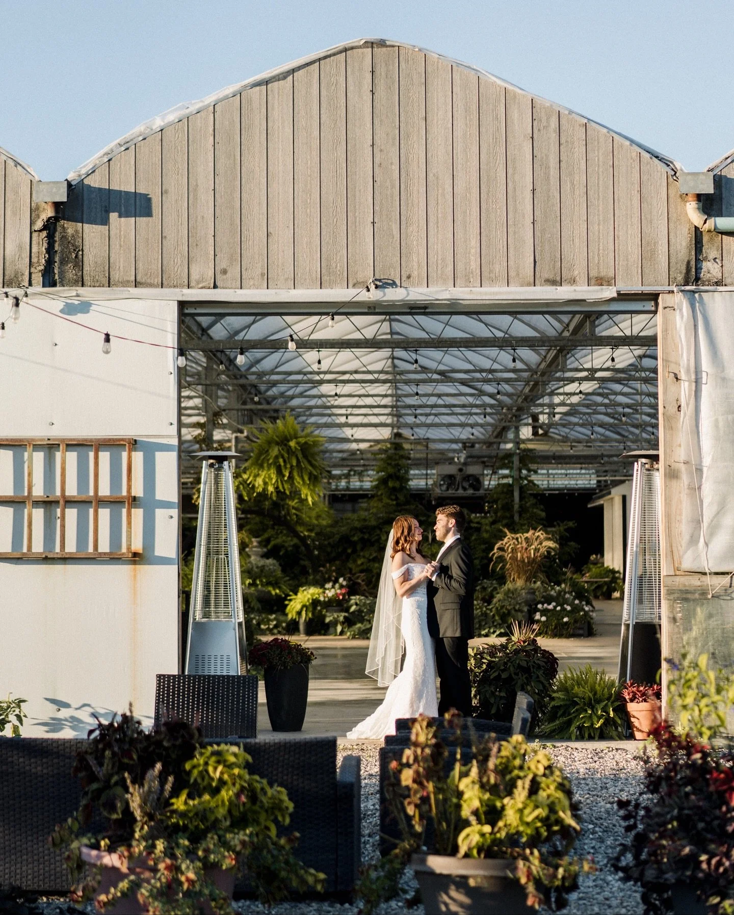 Happy Sunday everyone! How cute are these two? I had such a fun time photographing them during golden hour at Creekside Venue - the light was perfect and they made it so easy. ☀️

Venue- @eventsatcreekside.mi
Florals- @creeksidegrowers
Models- @holly