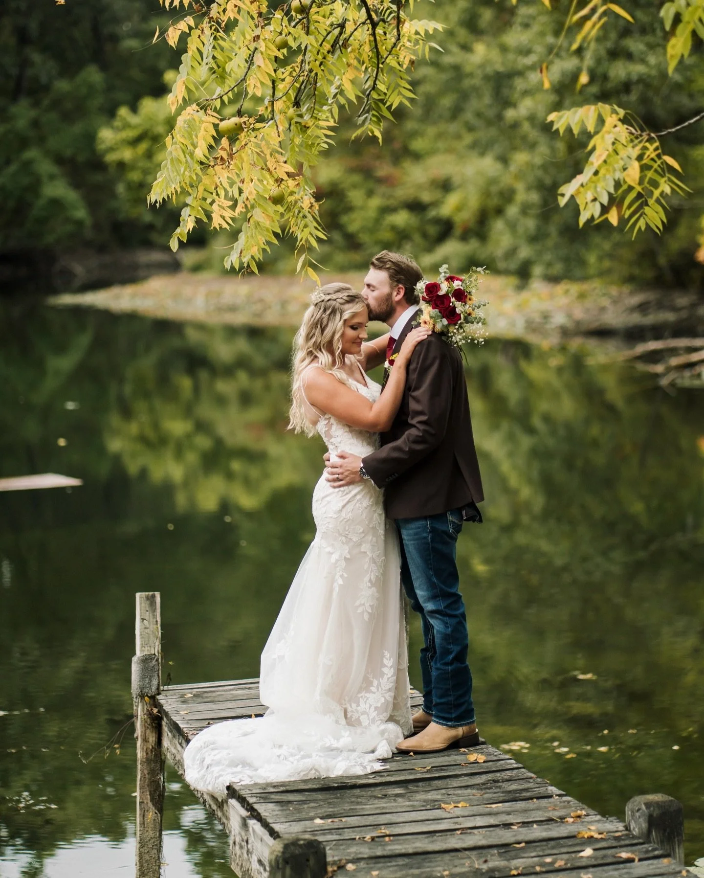 Throwback to @jaclynnvincent and @aovincent21 (s) perfect day at @bowensmills 🤍

September gave us the nicest light, and the day photographed sooooo beautifully! Congratulations you two!! Thank you for having me. 😊💍