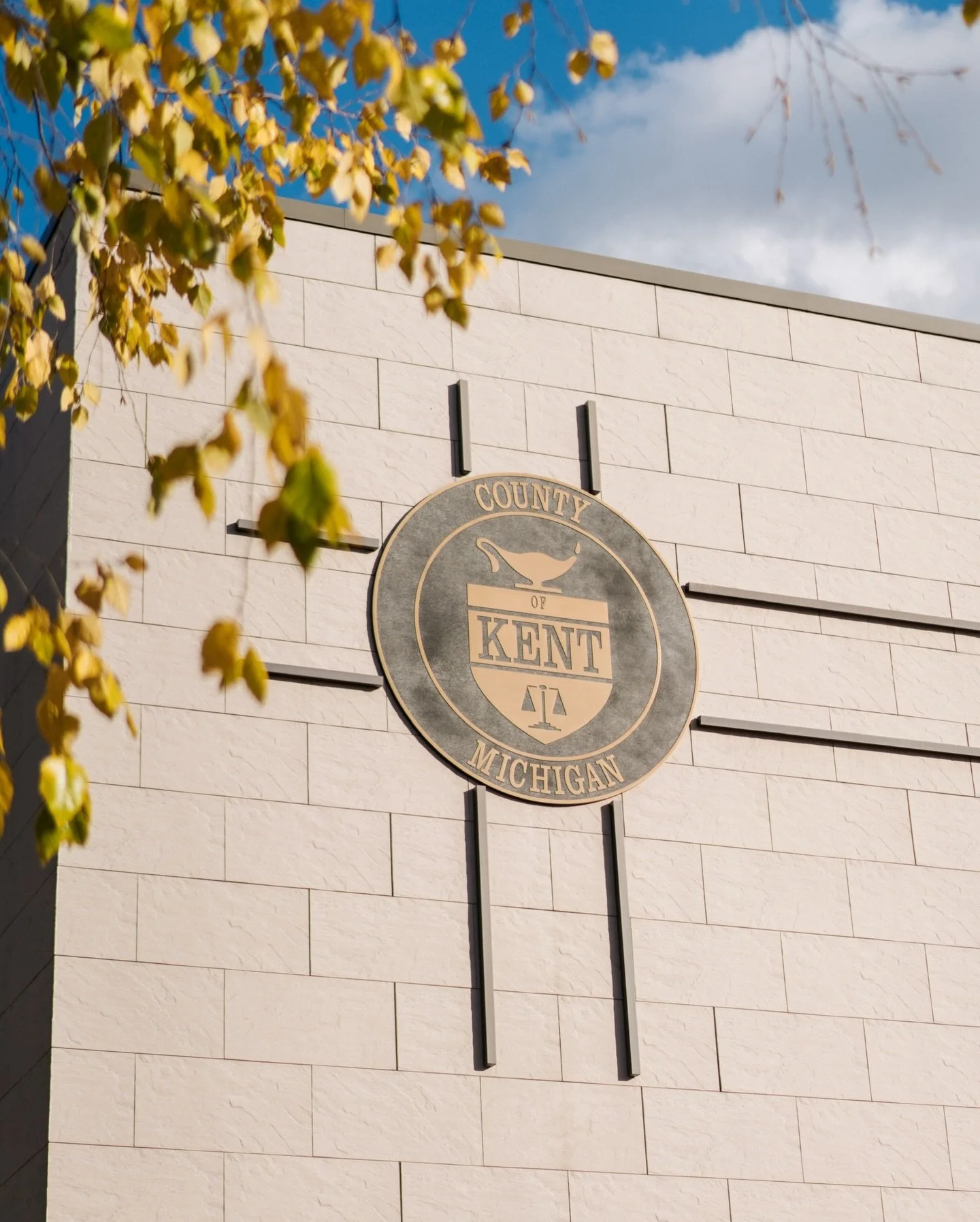 Courthouse weddings will always have my heart 🤍

Congratulations, Kat &amp; Noel! Your love is so genuine, and I&rsquo;m incredibly thankful I got to document such a meaningful moment. 🥹