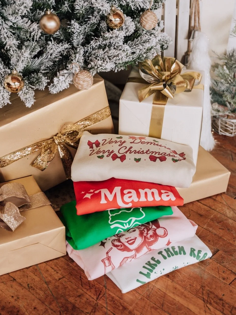 Throwback to this Christmas merch shoot from 2024 with @grandcitytanning ✨🎄

GCT is one of the very first brands I ever worked with when I started in 2020. I told them I wanted to get into branding photography, and they supported me every step of th