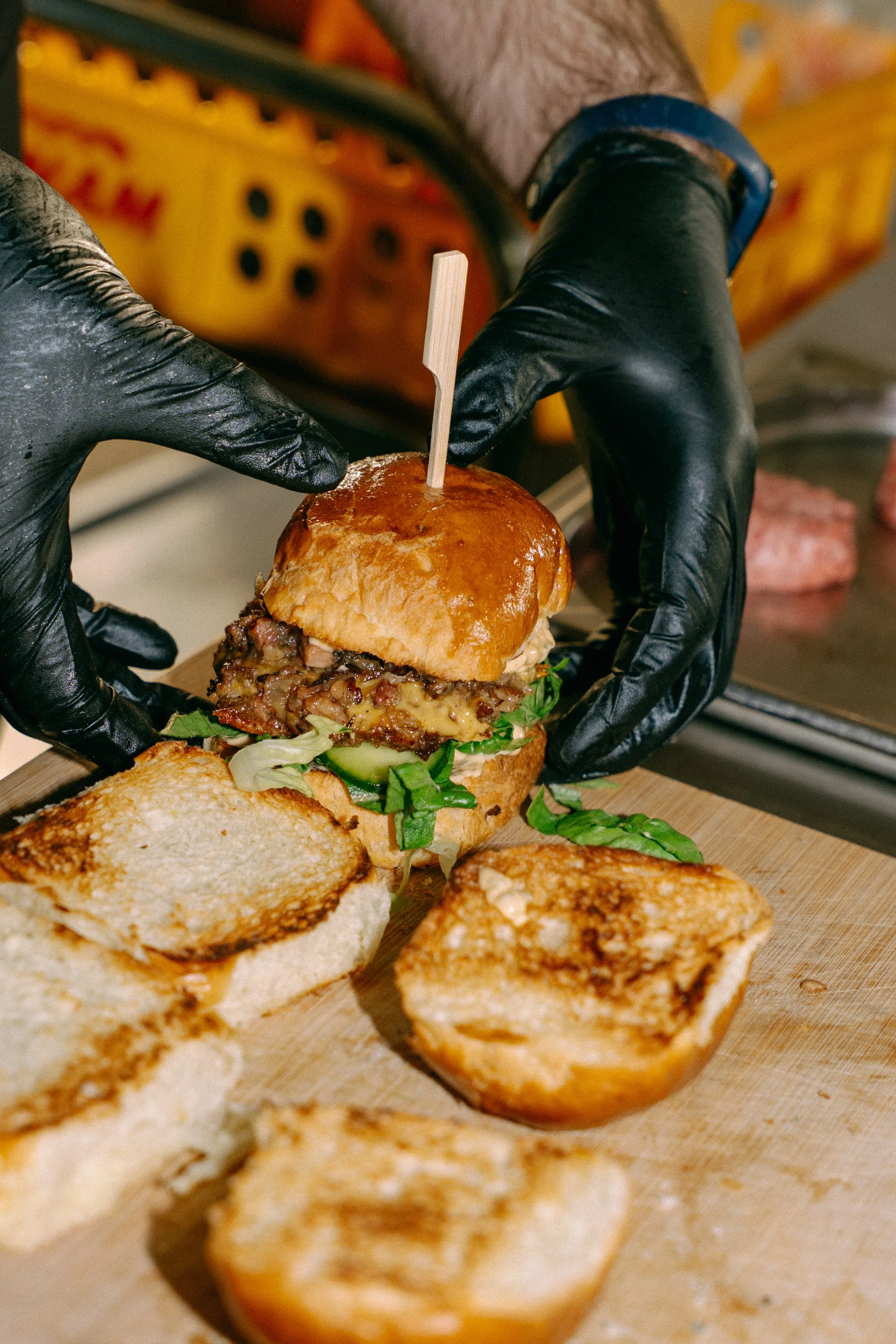 Profesionální gastro fotograf Lokalita – Brno. Reportážní focení v restauraci, které zachycuje příběh jídla od přípravy po finální produkt. Autentický obsah pro váš brand.