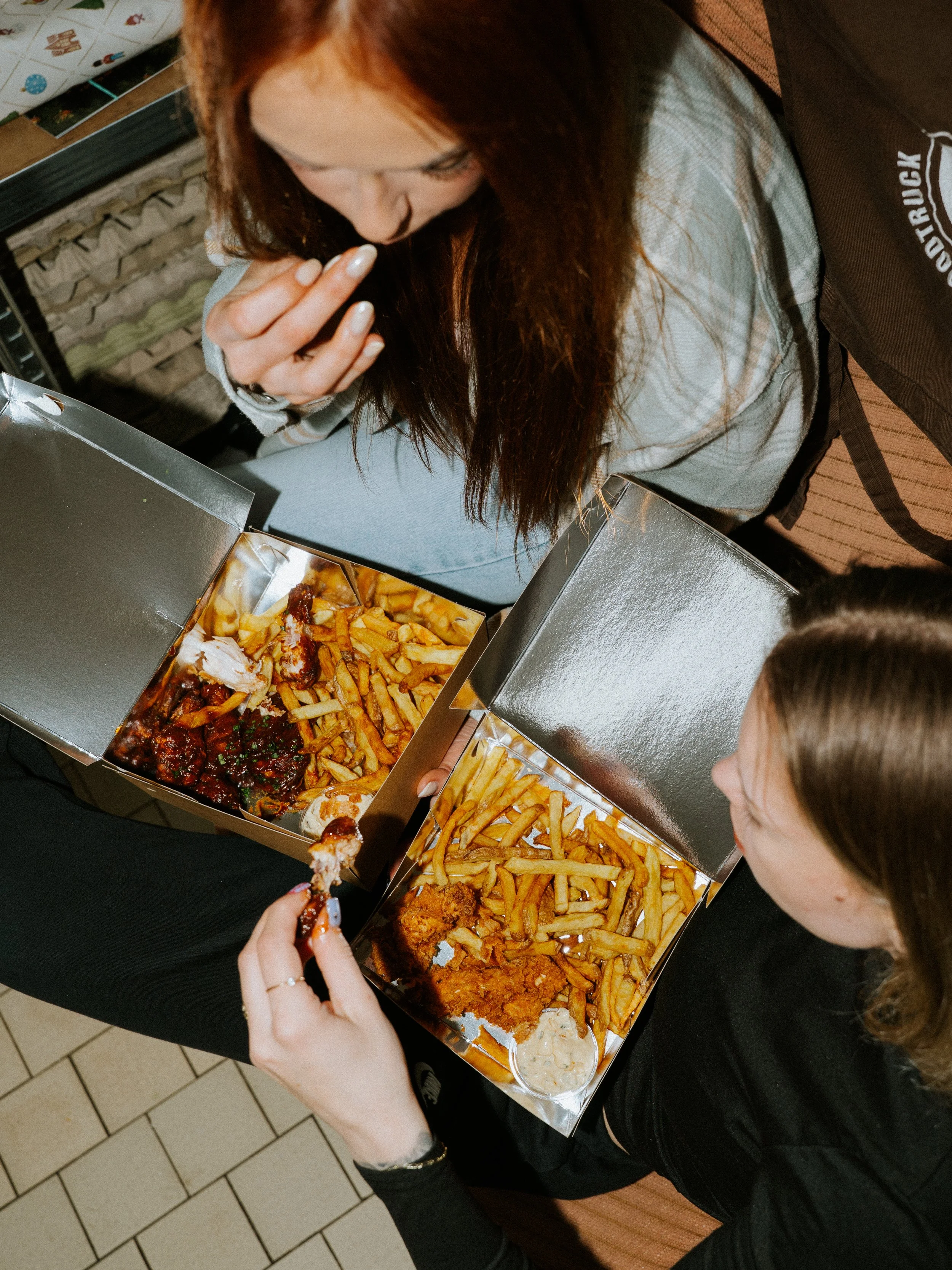 Profesionální gastro fotograf Lokalita – Ostrava. Reportážní focení v restauraci, které zachycuje příběh jídla od přípravy po finální produkt. Autentický obsah pro váš brand.