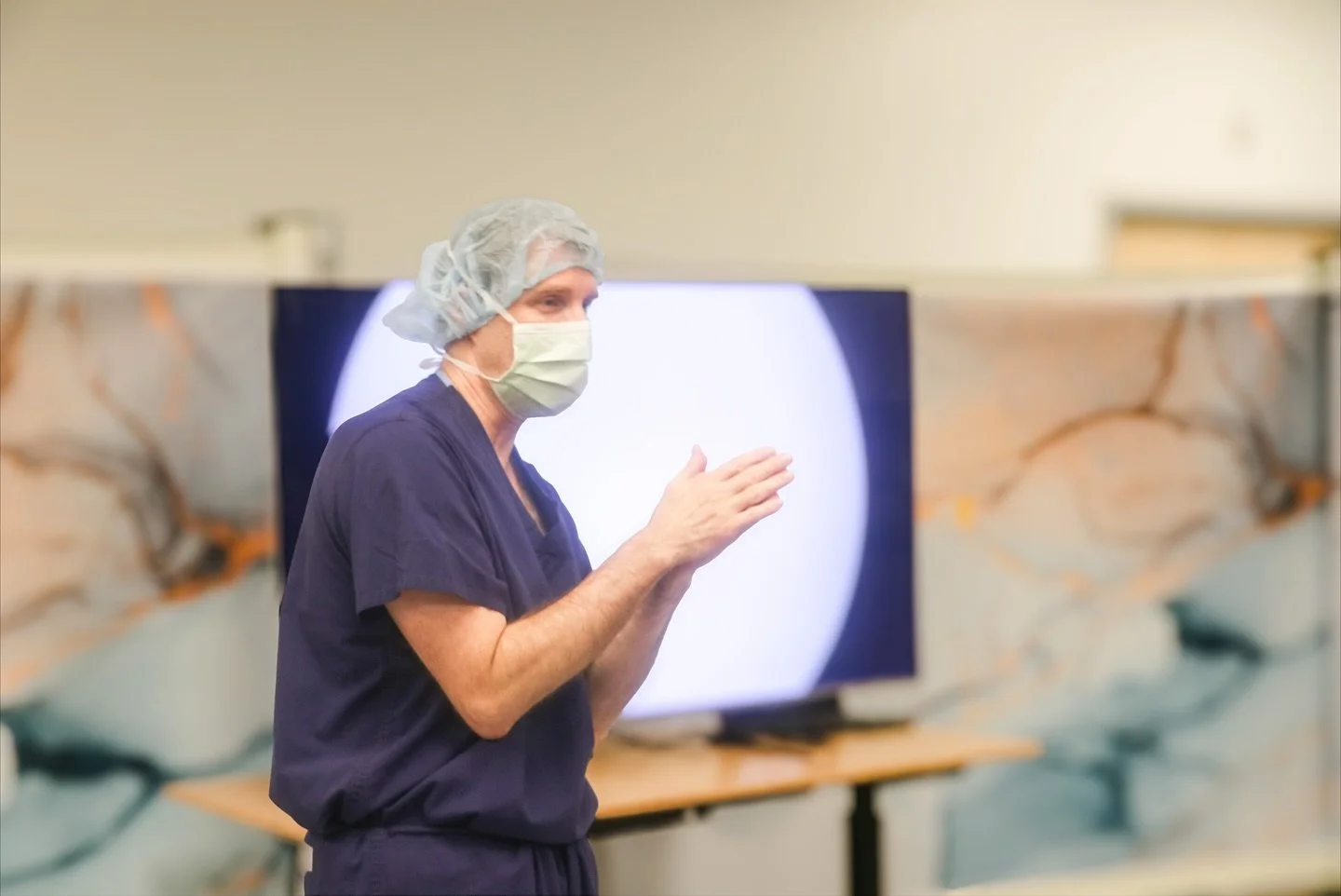 🎓✨ Back to school &mdash; but make it surgical! 👁️

Dr. Banitt 🧑🏼&zwj;⚕️ and Dr. Meyer 👩🏻&zwj;⚕️ recently returned to the classroom for a one-of-a-kind lecture on @evoicl eye procedures. During this special event, Dr. Banitt performed a live su