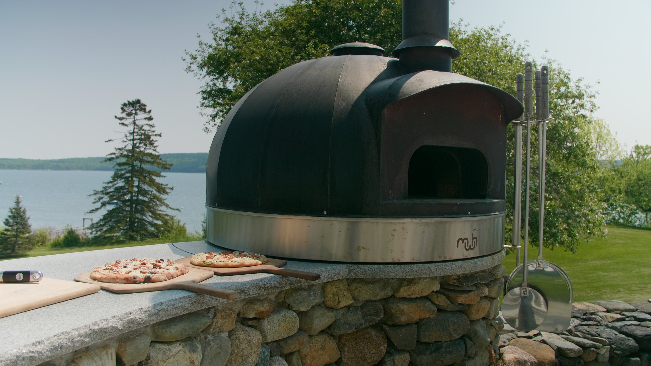 P1355414_still_pizzas with oven_1.10.1.jpg