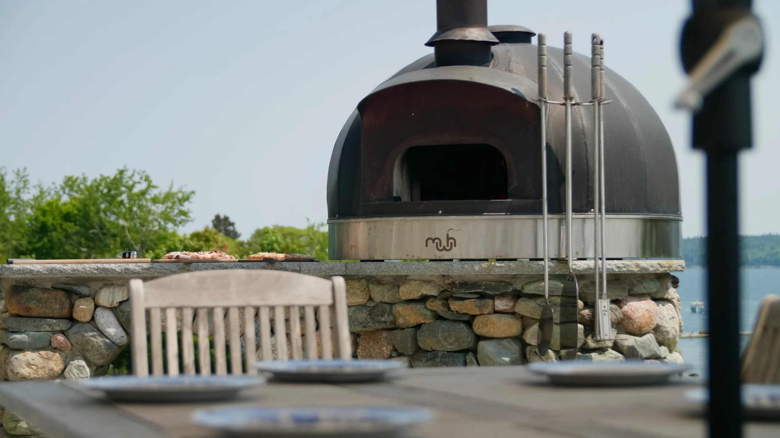 P1355417_man with oven.mov.01_06_08_04.Imagen fija001.jpg