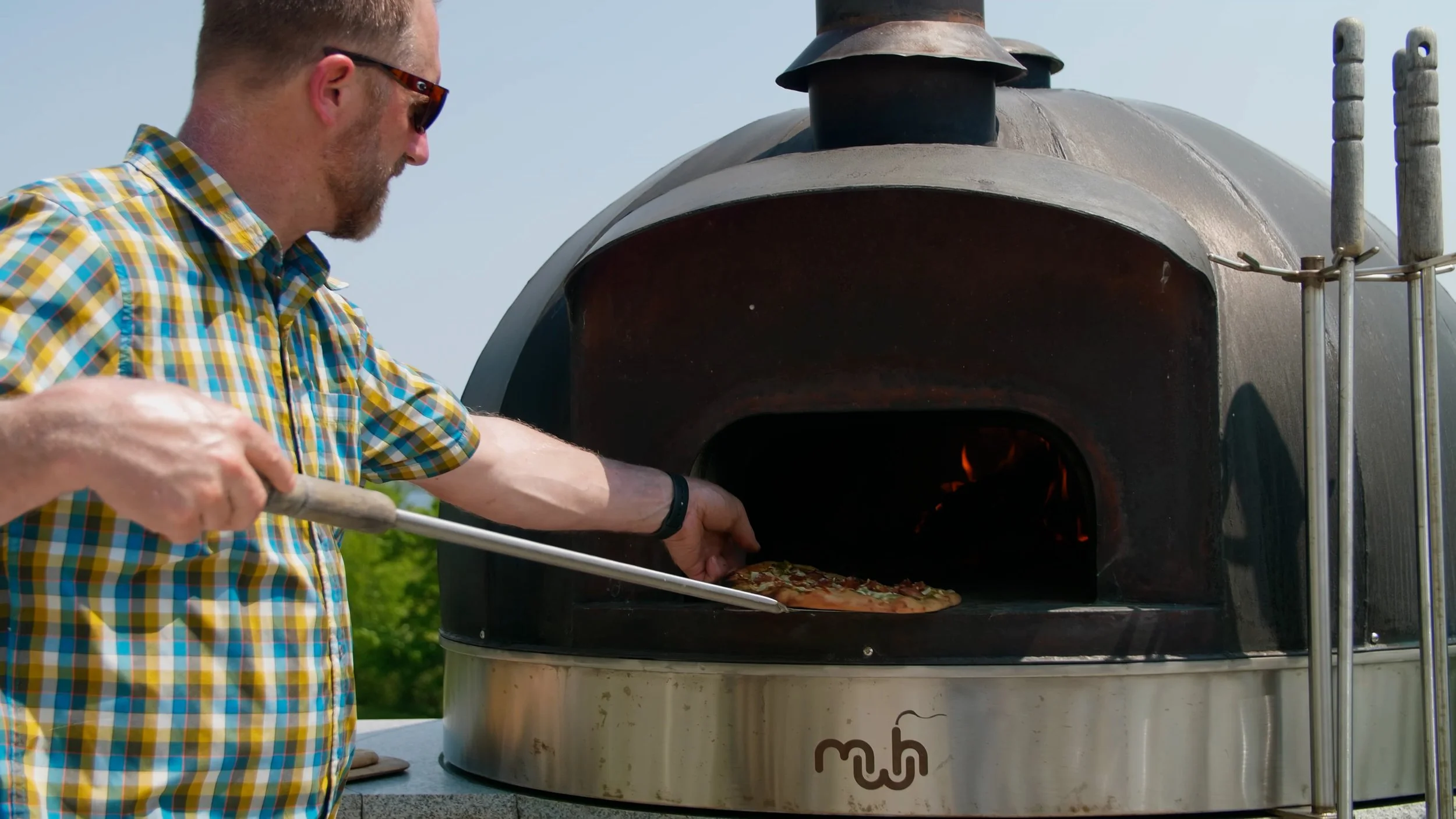 P1355420_flipping pizza around(2).mov.01_08_52_14.Imagen fija001.jpg
