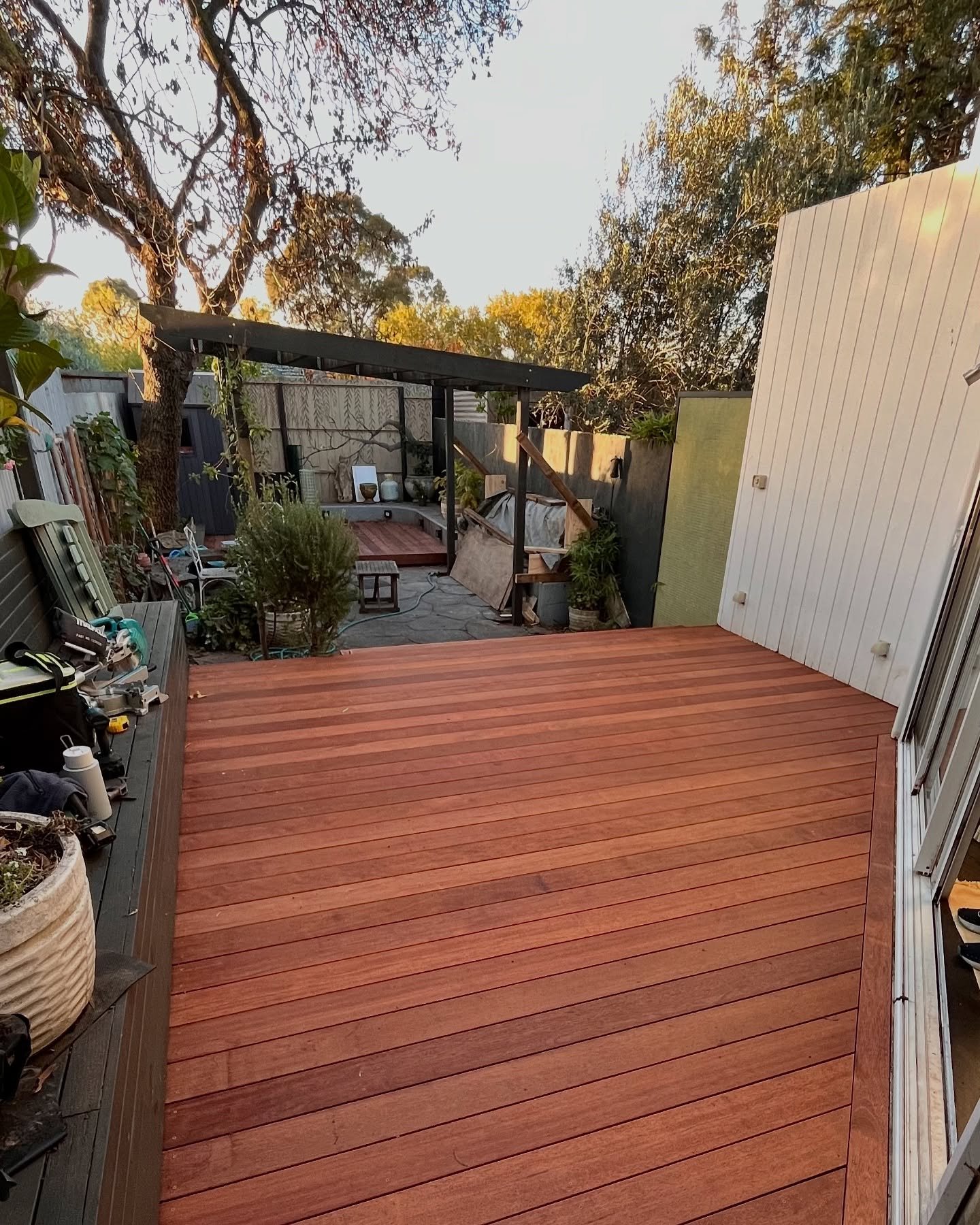 Thornbury Courtyard Revival ✨🌿

From worn-out and neglected to stylish and functional! This Thornbury courtyard needed a serious rescue, with two failing decks beyond repair. We rebuilt them properly from the ground up using structural-grade treated