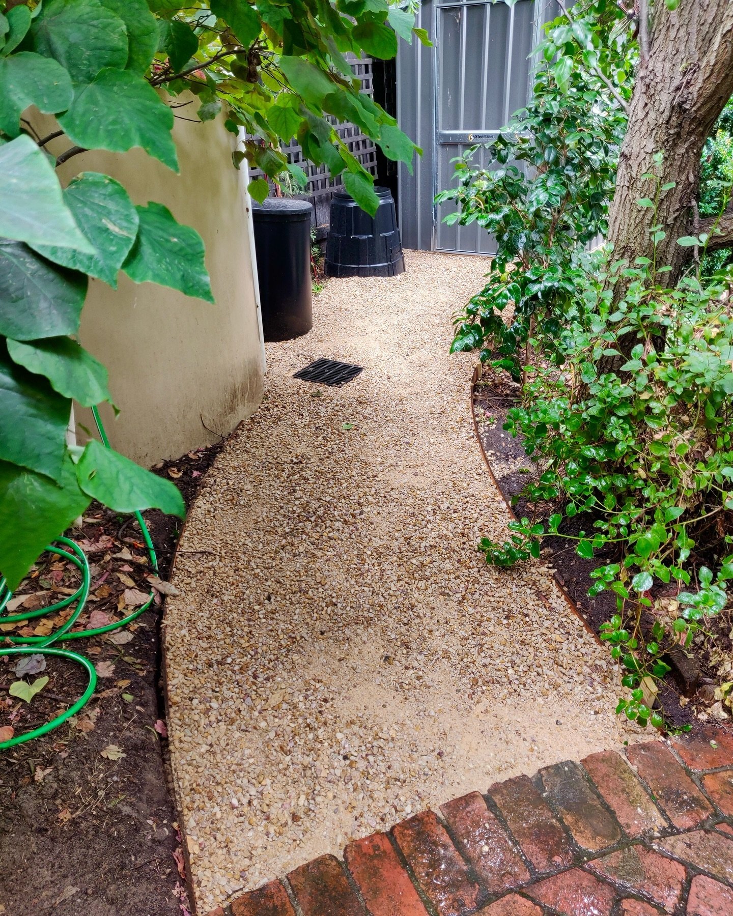 📍Box Hill Pathway Refresh 🌱

Transforming the sideway and shed path of this Box Hill property, we&rsquo;ve created a clean and durable pathways with classic charm. The paths are framed with sturdy timber edging, providing a well-defined border that
