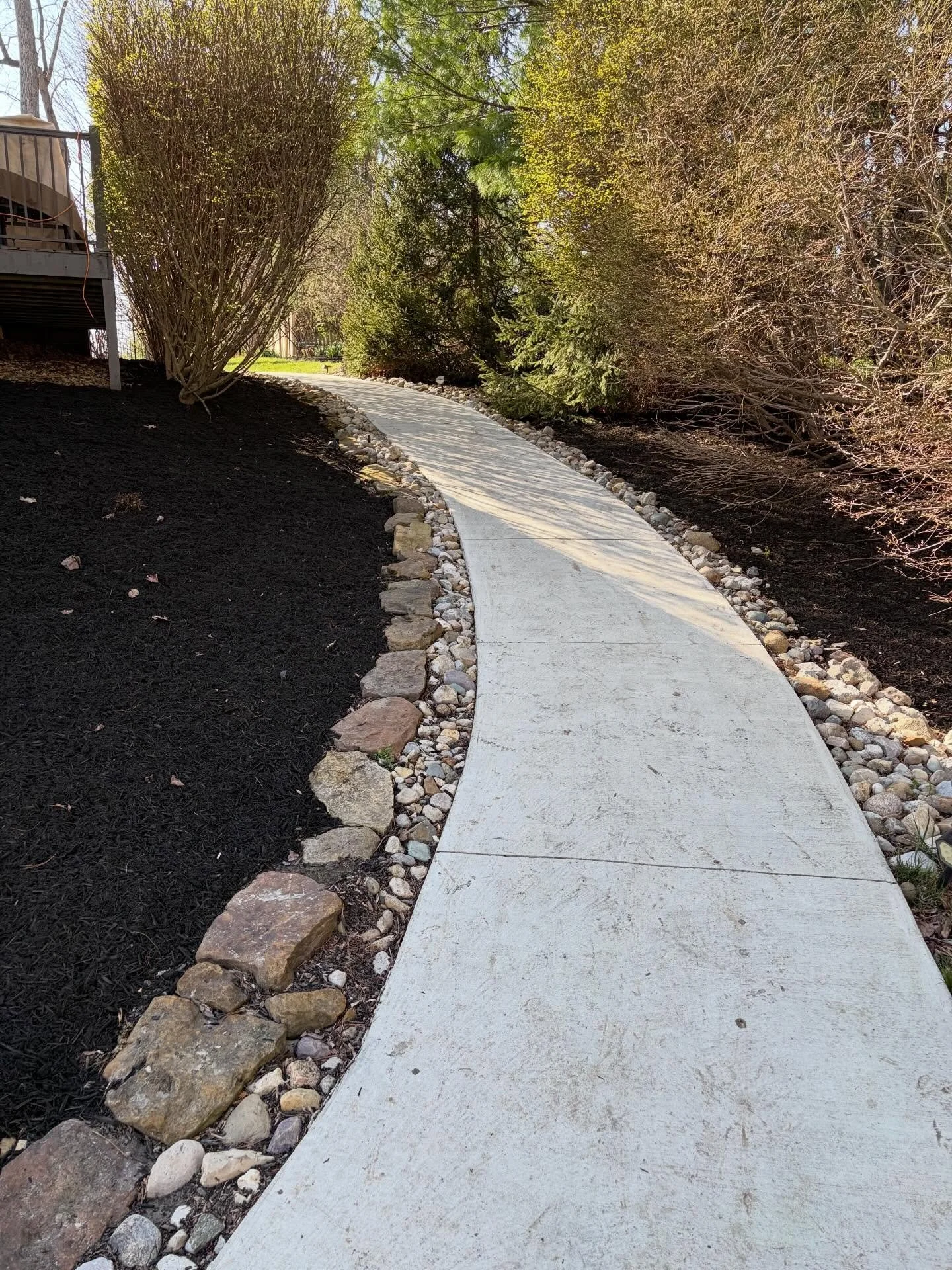 Check out this before &amp; after! 🌿

Fresh mulch, clean edges, and a yard that actually looks cared for. Small changes, big impact.

Want your beds looking this good? Give us a call: (812) 219-2507