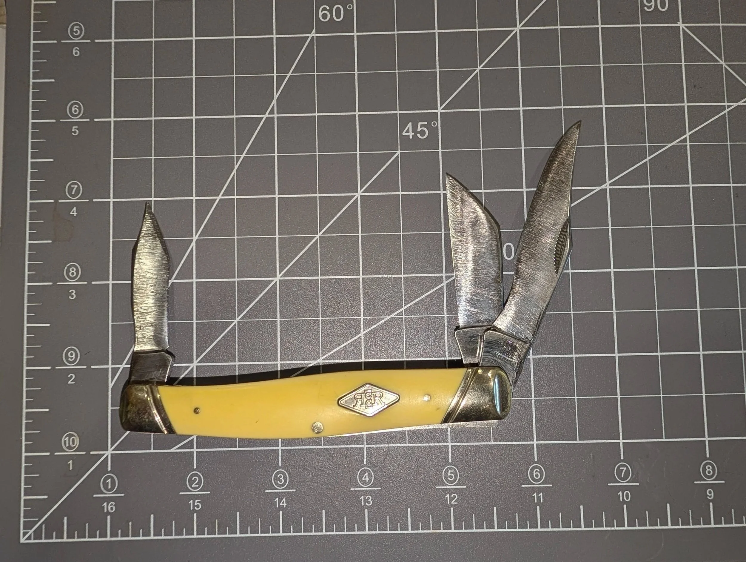 Yellow LARGE Rough Rider Stockman Goodman Carver