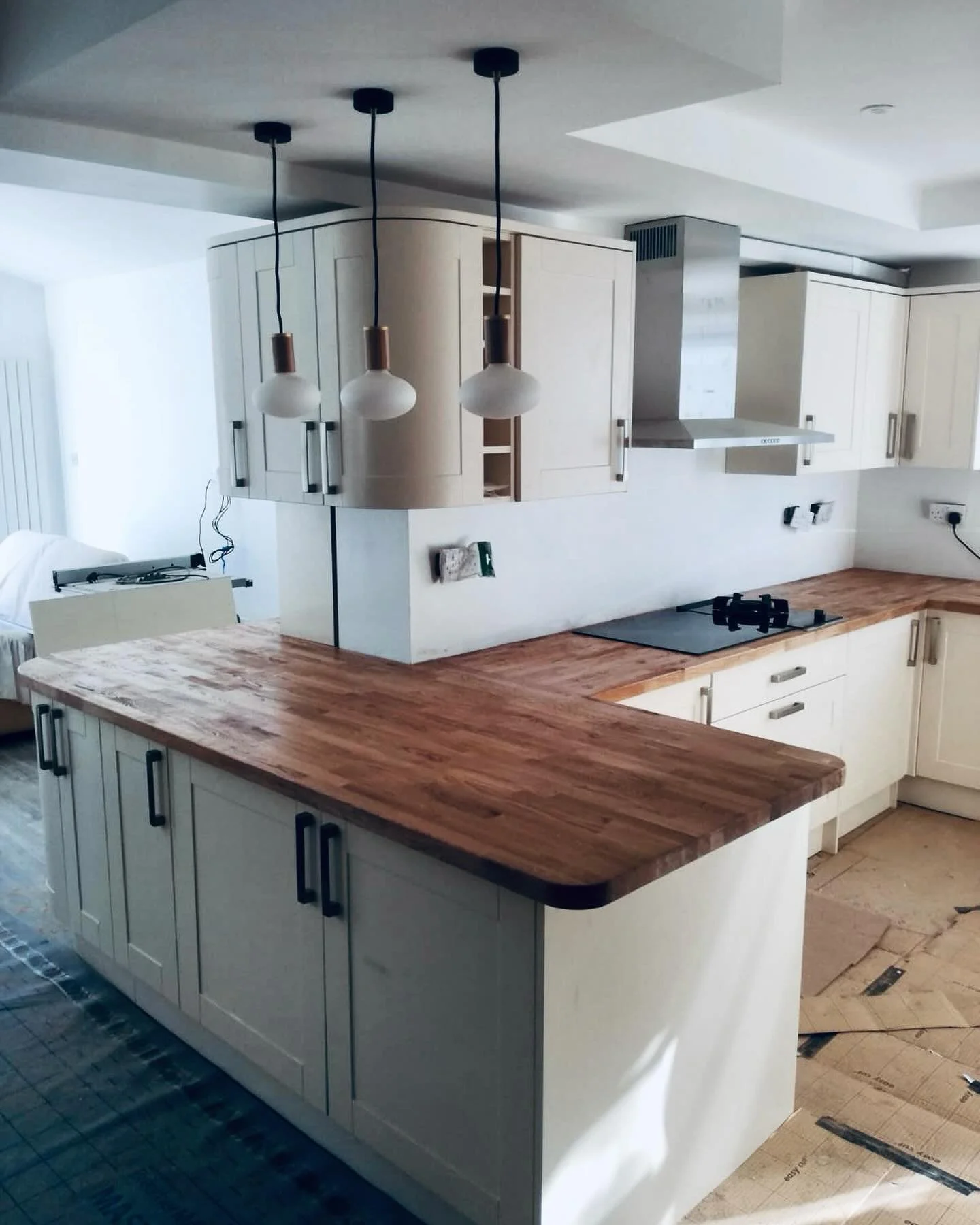 Check out one of our kitchen extensions! We built and installed this stunning space, turning it into the perfect spot for cooking and entertaining&hellip;

Ready for your own home upgrade? Get in touch with us!

Designed by: @howdensjoinery 
Installe