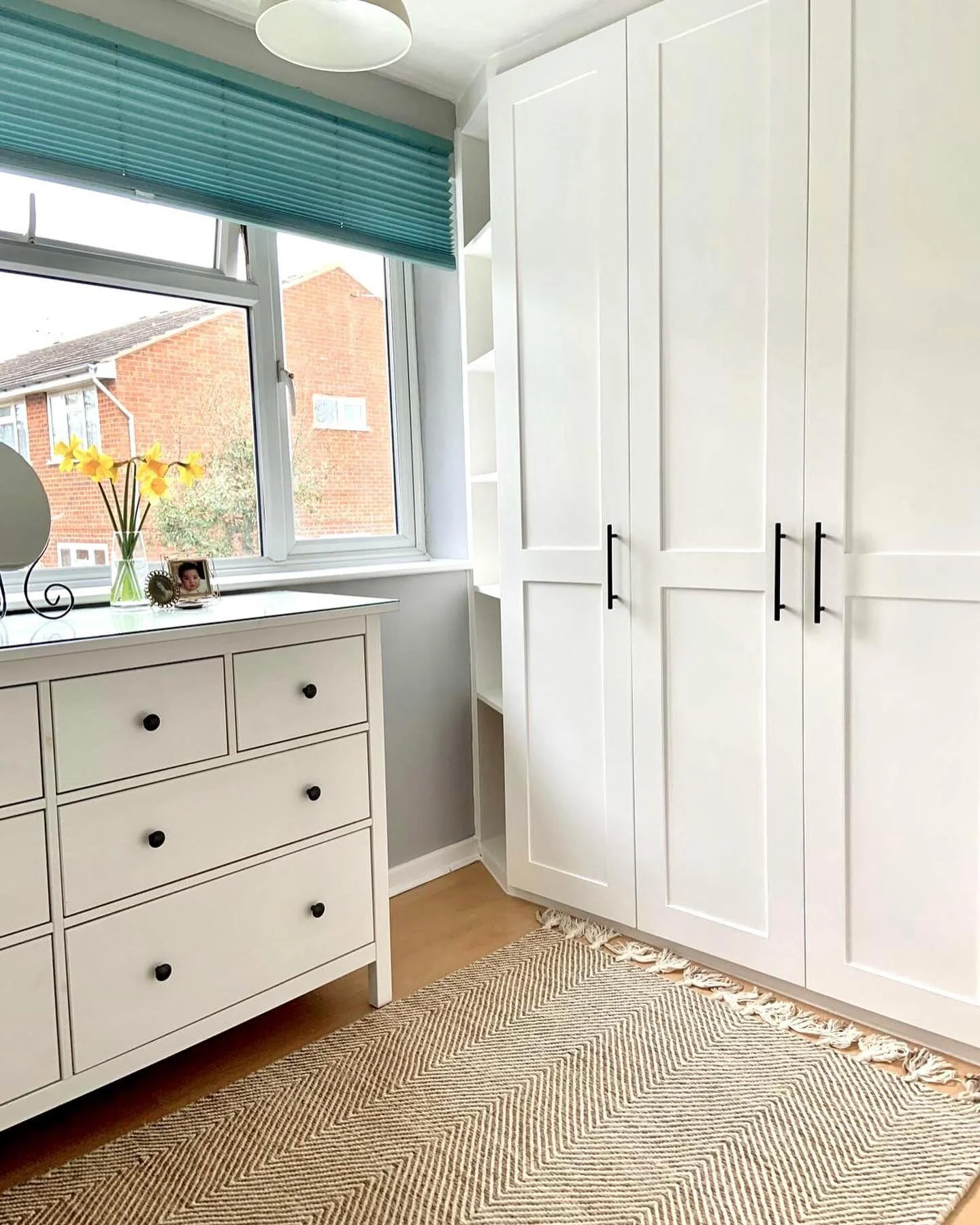 Custom walk-in wardrobe made to fit your style and keep things organised. Perfect blend of function and flair!

Design by: @applebeecarpentryandjoinery 
Installed by: @applebeecarpentryandjoinery 

Here are 30 hashtags for your bespoke walk-in wardro