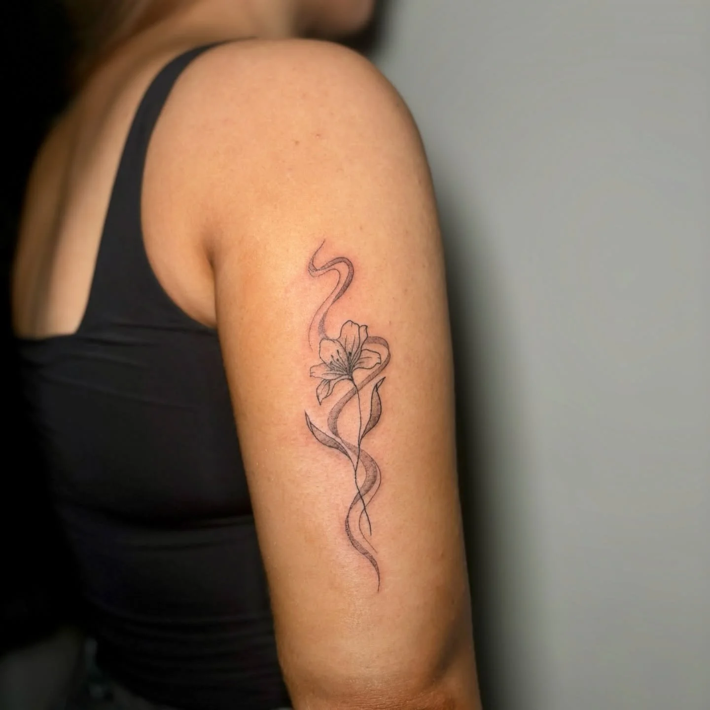 Floral wispy vibes for lily✨
Supplied by @magnumtattoosupplies 

#tattoo #MillieWebsterTattoo #magnumtattoosupplies #flowertattoo #armtattoo #tattooartist #femaletattooartist #femaleartist