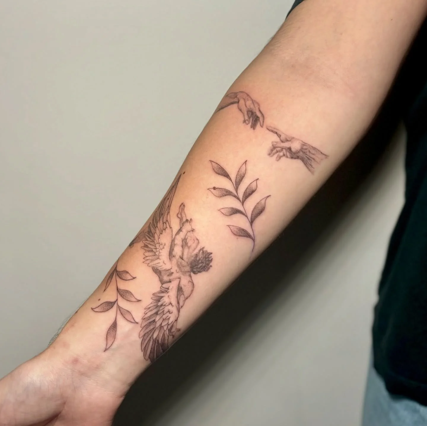 Something a lil different for Alfie who sat like an absolute rock🪽

Thank you for trusting me with this Alfie you legend🫶

Supplied by @magnumtattoosupplies 🧚&zwj;♀️

#tattooartist #femaletattooartist #magnumtattoosupplies #forearmtattoo #touching