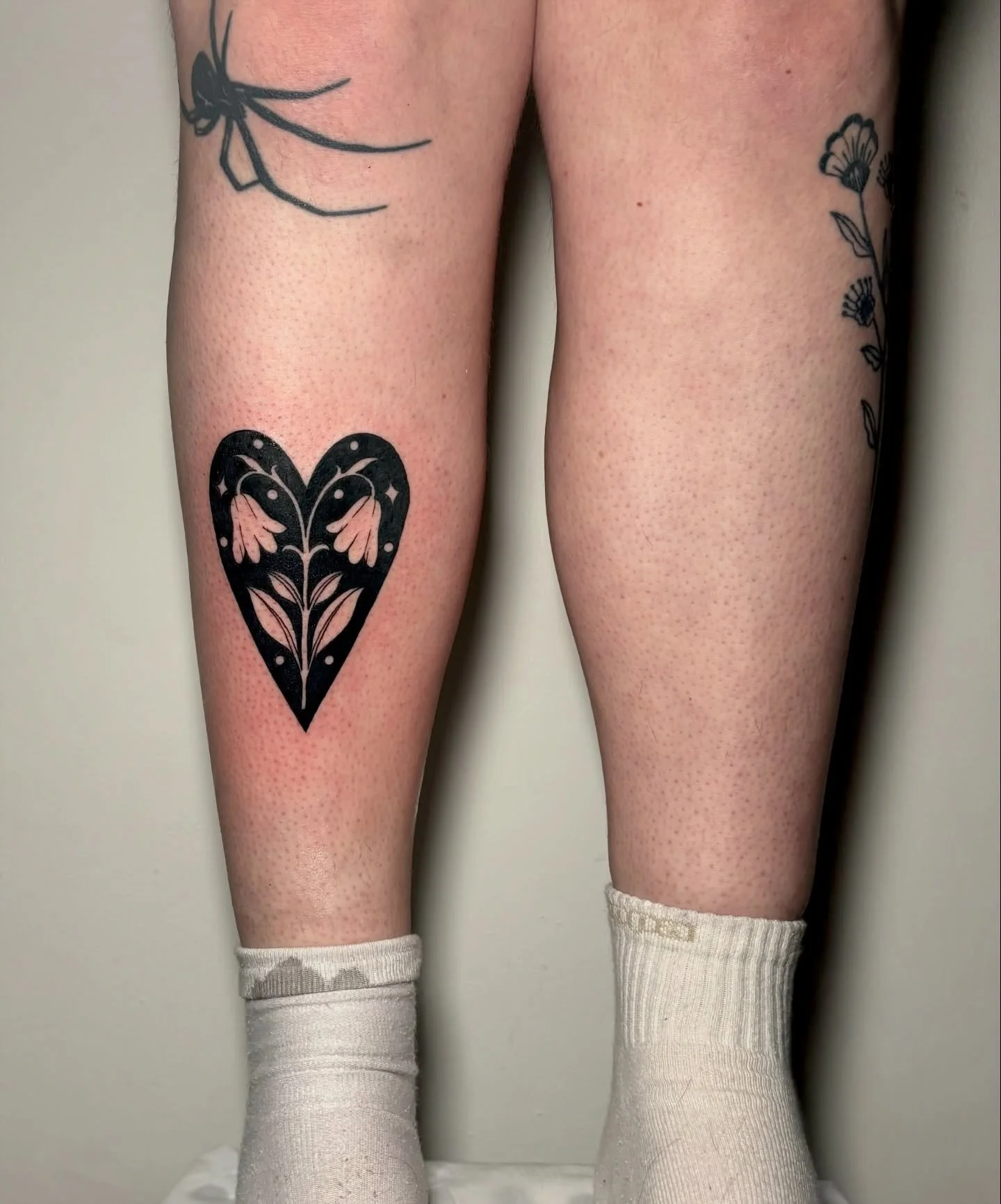 Shin banger for em who was so brave🖤

Supplied by @magnumtattoosupplies ❤️
Taking bookings for the new year over on @getink.app 💜

#tattooartist #femaletattooartist #magnumtattoosupplies #shintattoo #hearttattoo #blackouttattoo