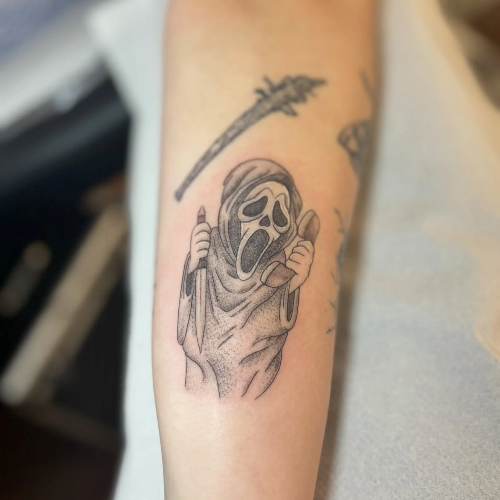 Ghost face gap filler for Katie❤️

Cartridges- @peachcartridge 
Ink- @dynamiccolor 
Balm- @butterluxe_uk 
Supplied by- @magnumtattoosupplies 

#tattooartist #femaletattooartist #tattoostudio #magnumtattoosupplies #gapfiller
