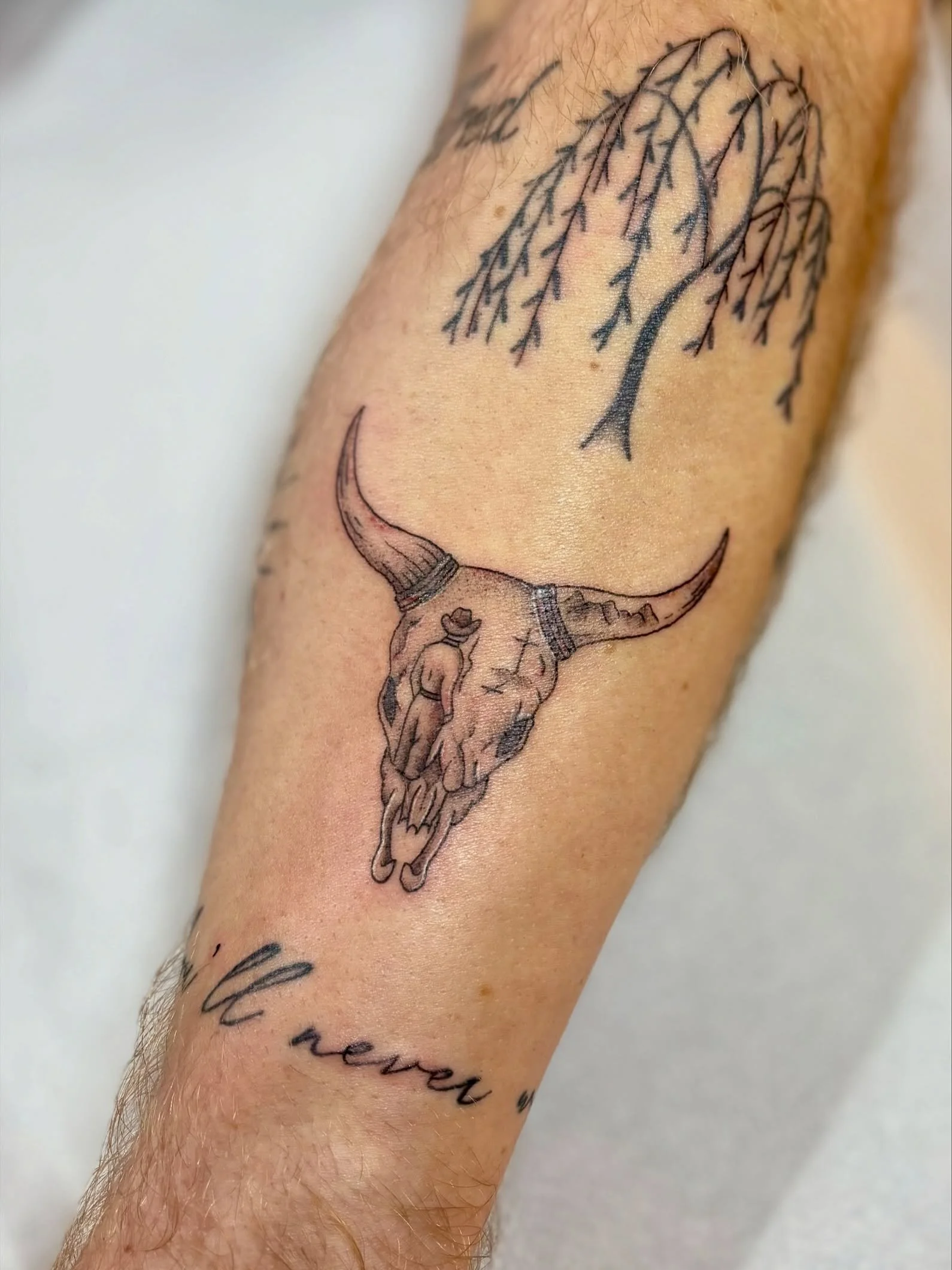 Cowboy skull for Owen to fill a gap on his arm🤠

We also spruced up some of his existing work *not done by myself*

Cartridges- @peachcartridge 
Ink- @dynamiccolor 
Balm- @butterluxe_uk 
Supplied by- @magnumtattoosupplies 

#tattooartist #femaletatt