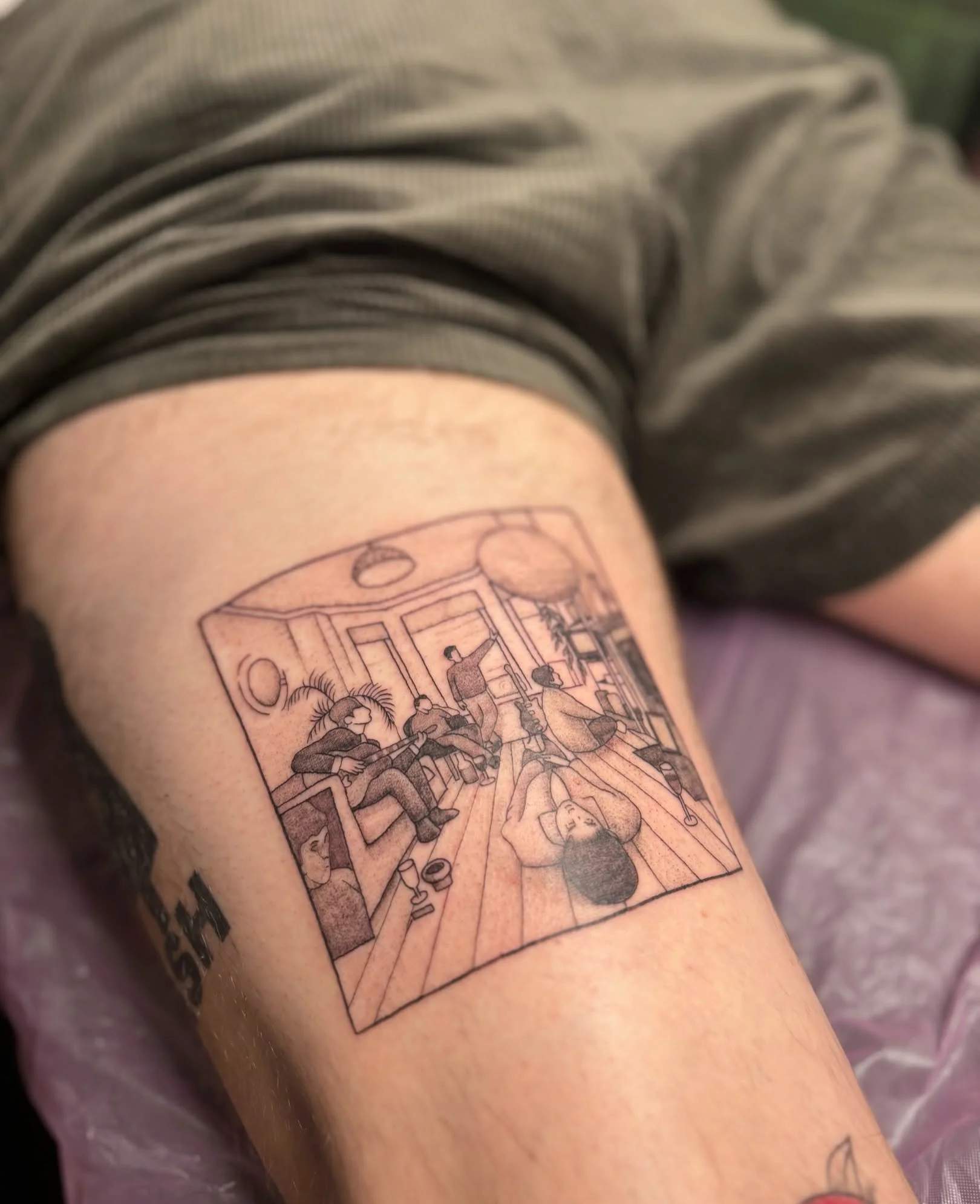 Definitely Maybe cover for Liam as part of his patchwork leg sleeve we&rsquo;ve been working on🎶

Few more sessions until the leg is complete! Can&rsquo;t wait to show you all the finished product❤️

Cartridges- @peachcartridge 
Ink- @dynamiccolor 
