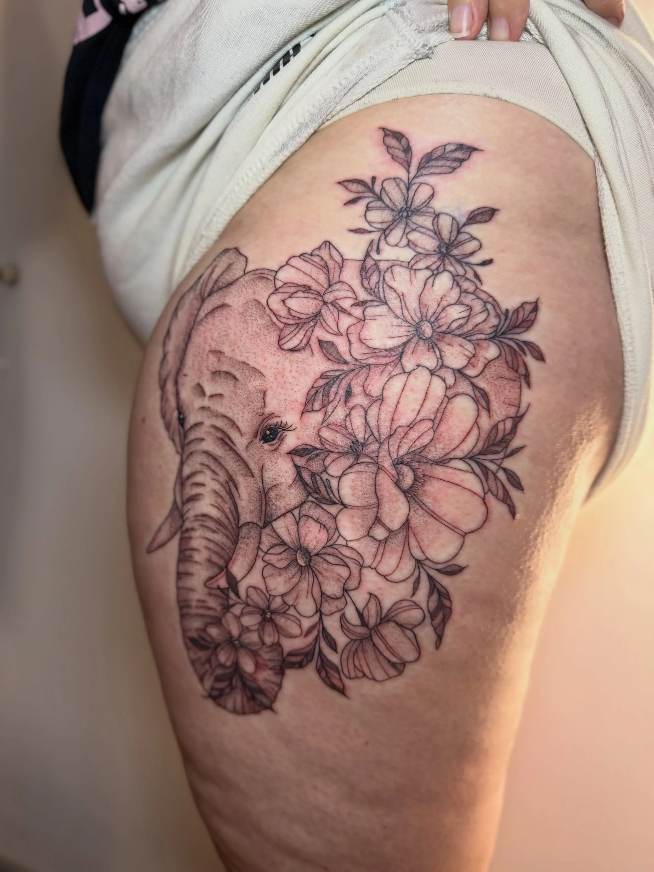 Elephant thigh piece for Rosie🐘

This was Rosie&rsquo;s biggest tattoo yet and she smashed it!🤍

Cartridges- @peachcartridge 
Ink- @dynamiccolor 
Balm- @butterluxe_uk 
Supported by- @magnumtattoosupplies 

#tattooartist #femaletattooartist #tattoos