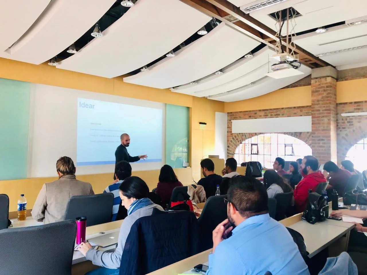 capacitación empresarial Colombia · desarrollo talento organizacional · formación comercial equipos · talleres liderazgo empresarial · programas formación in-company · capacitación in-company Bogotá