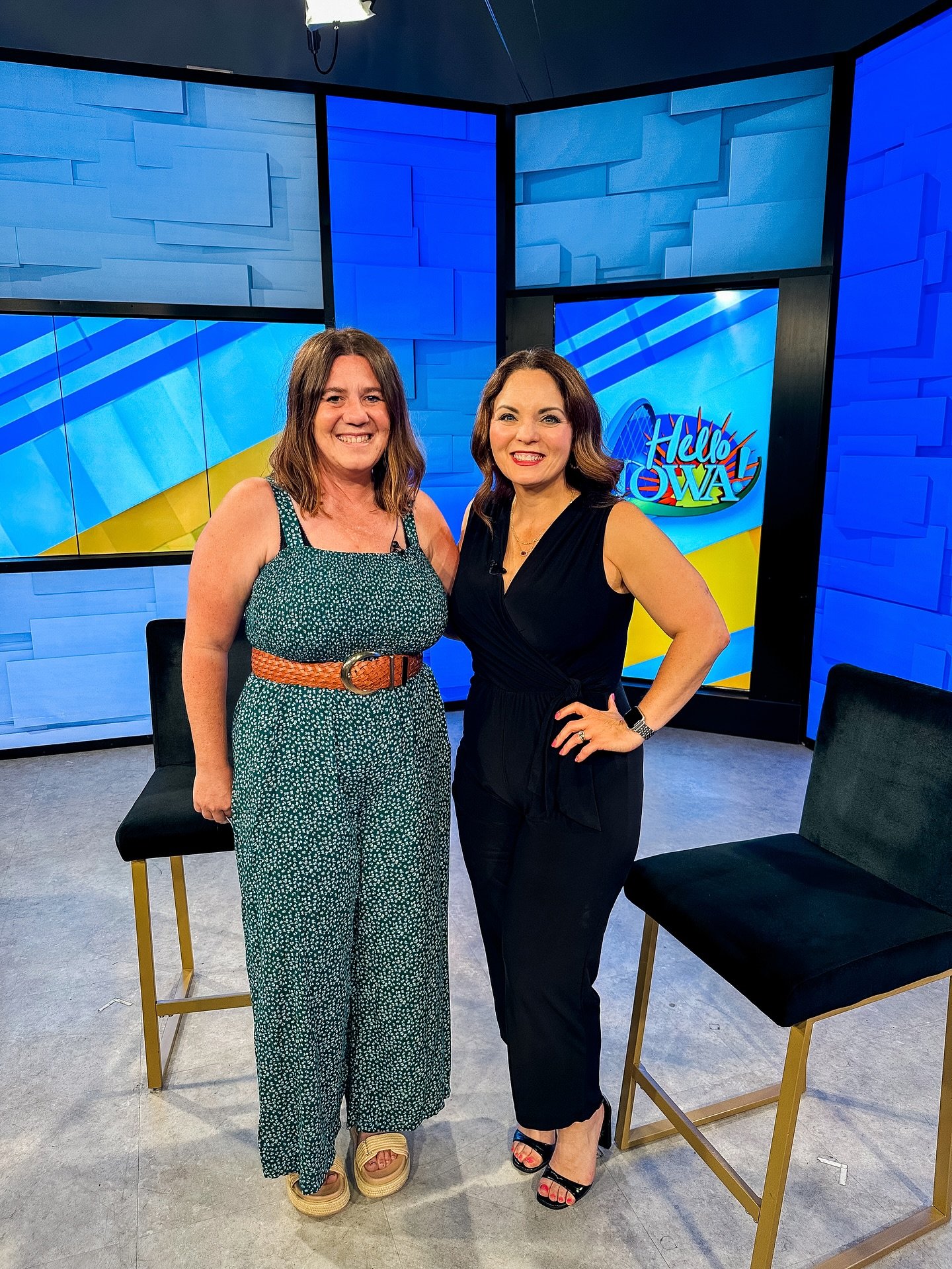 Those Friday jumpsuit vibes with @meganreuther ☀️ 

#desmoinesparent #helloiowa13