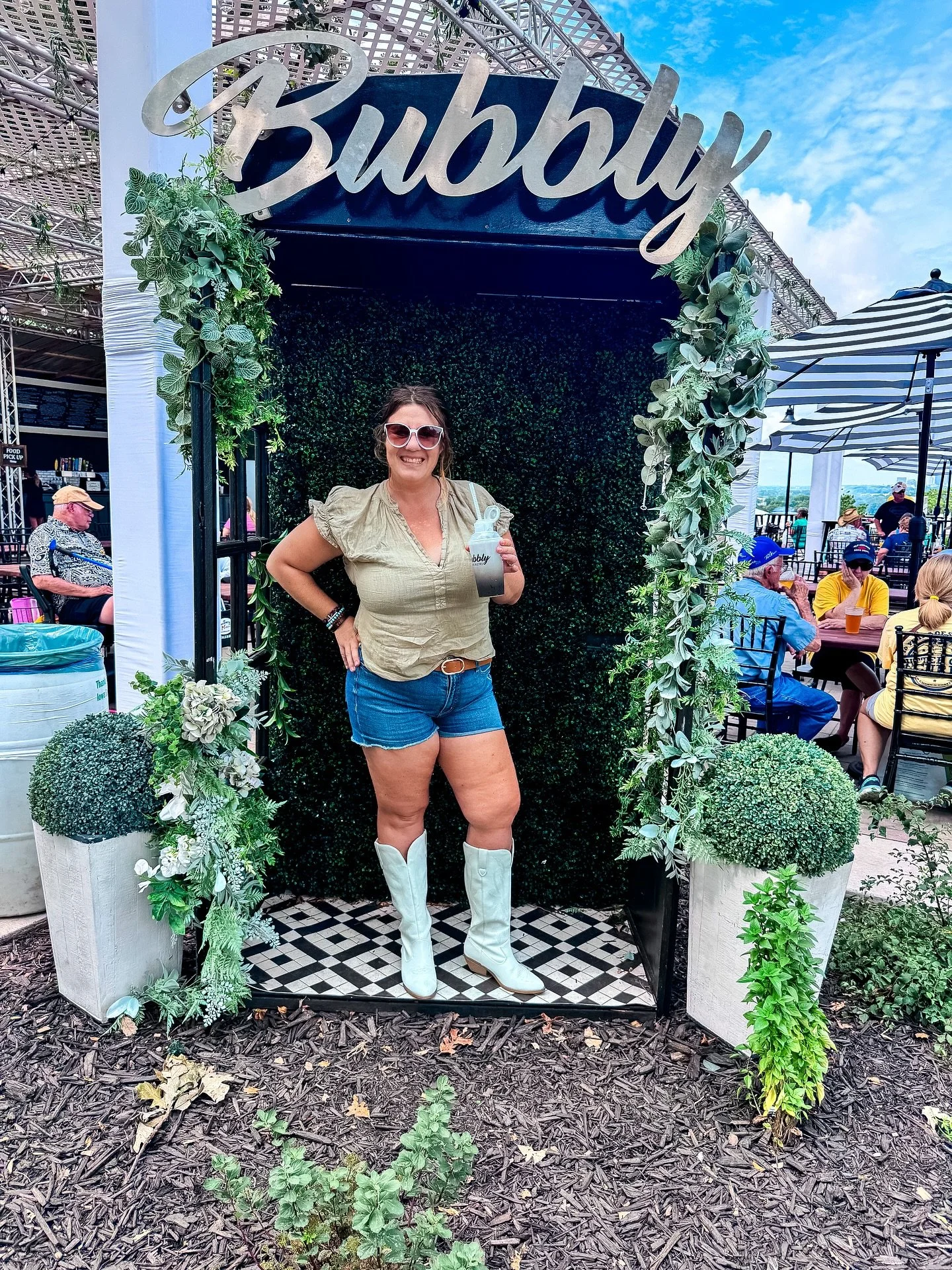 We spent the day at the @iowastatefair doing all the fair things! Eating all the food, crossing items off our must-do list, riding rides 🎡 and winning a few stuffed animals along the way. 

Our feet are sore, our bellies are full, and it was a succe