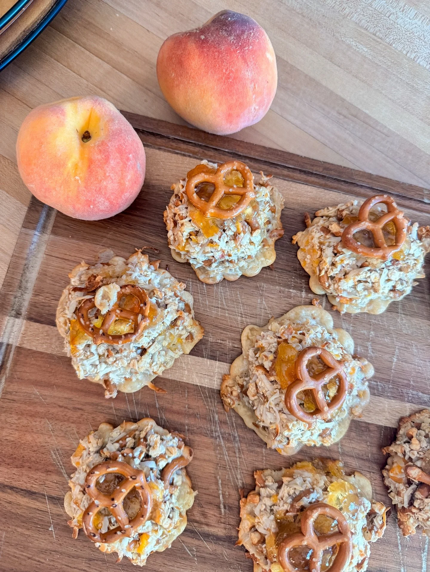 Hot summer days call for homemade Peach Magic Cookies 🍑 made with the juiciest local peaches! Sweet, salty, crunchy perfection. Thanks for the inspo @halfbakedharvest 

#desmoinesparent #peachy