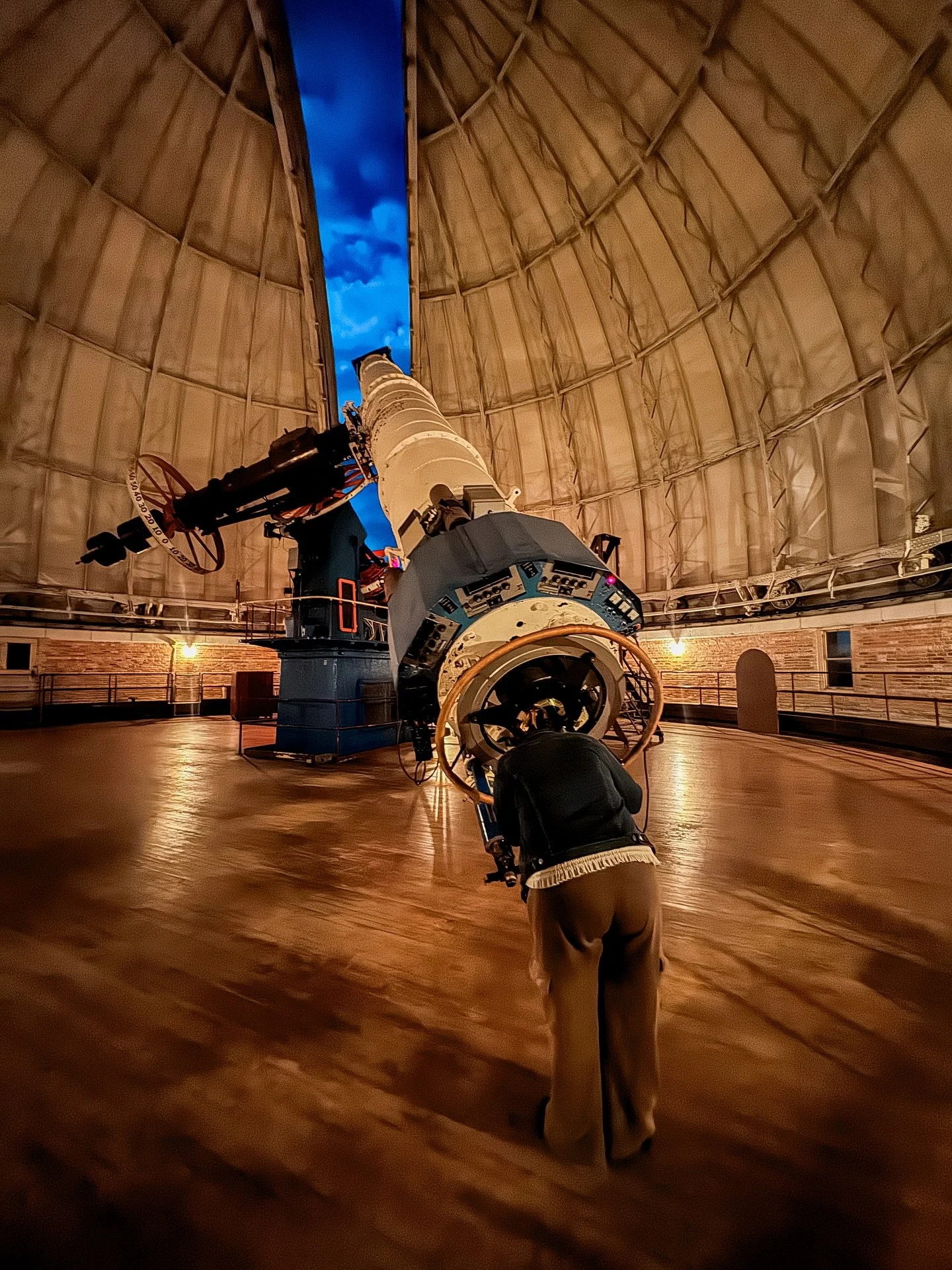 Last night was truly unforgettable! 💫 

I&rsquo;m on a press trip exploring some unique spots in @travelwisconsin this week, and we spent the evening at @yerkesobservatory home to the largest refractor telescope in the world.

The telescope barrel i