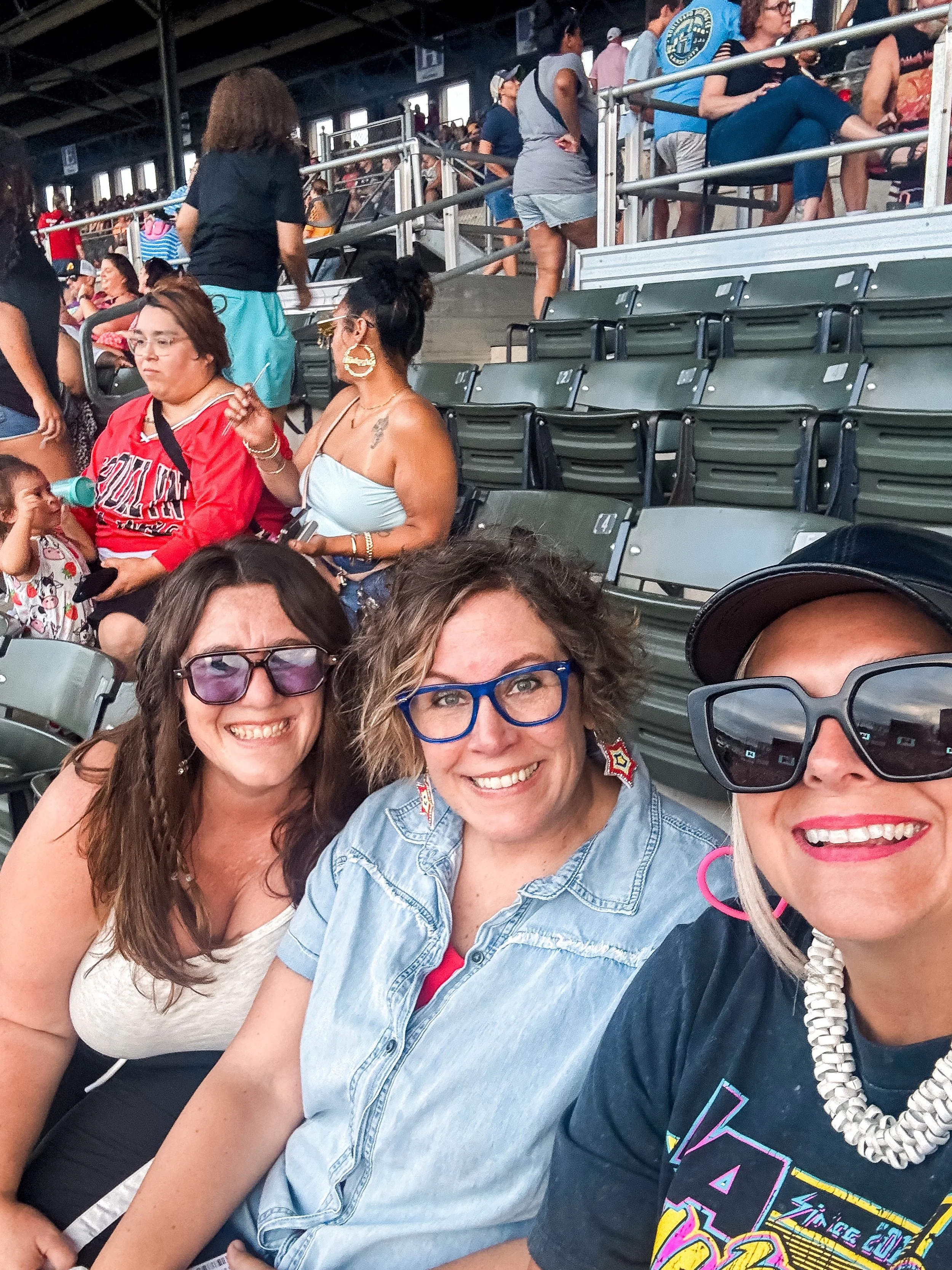 TLC &amp; Salt-N-Pepa with En Vogue with the ladies! ❤️