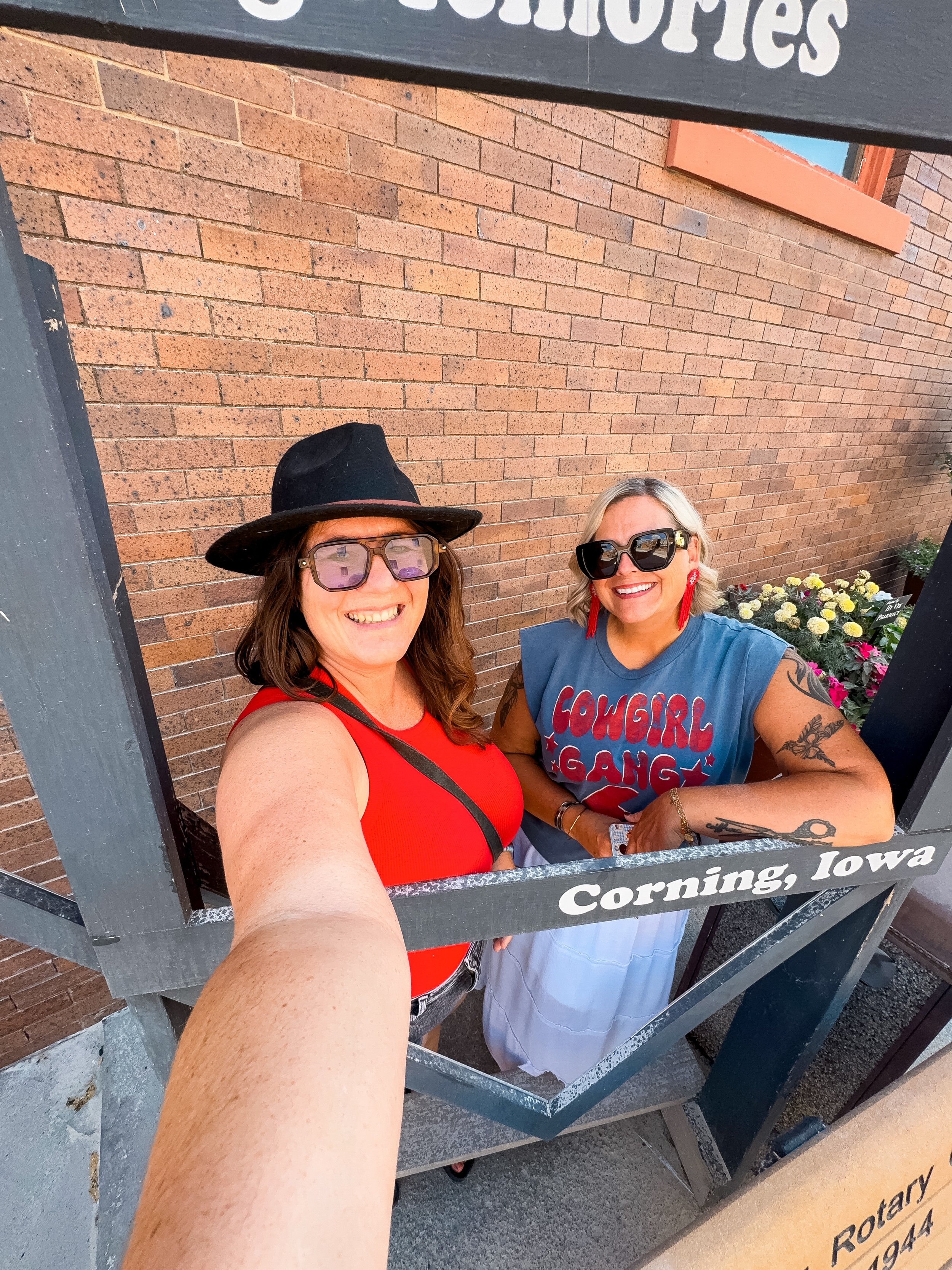 Saturday exploring small towns in @traveliowa ❤️

Cute shops, hidden gems, local eats + all the little things that make Iowa pretty special. 

#desmoinesparent #thisisiowa