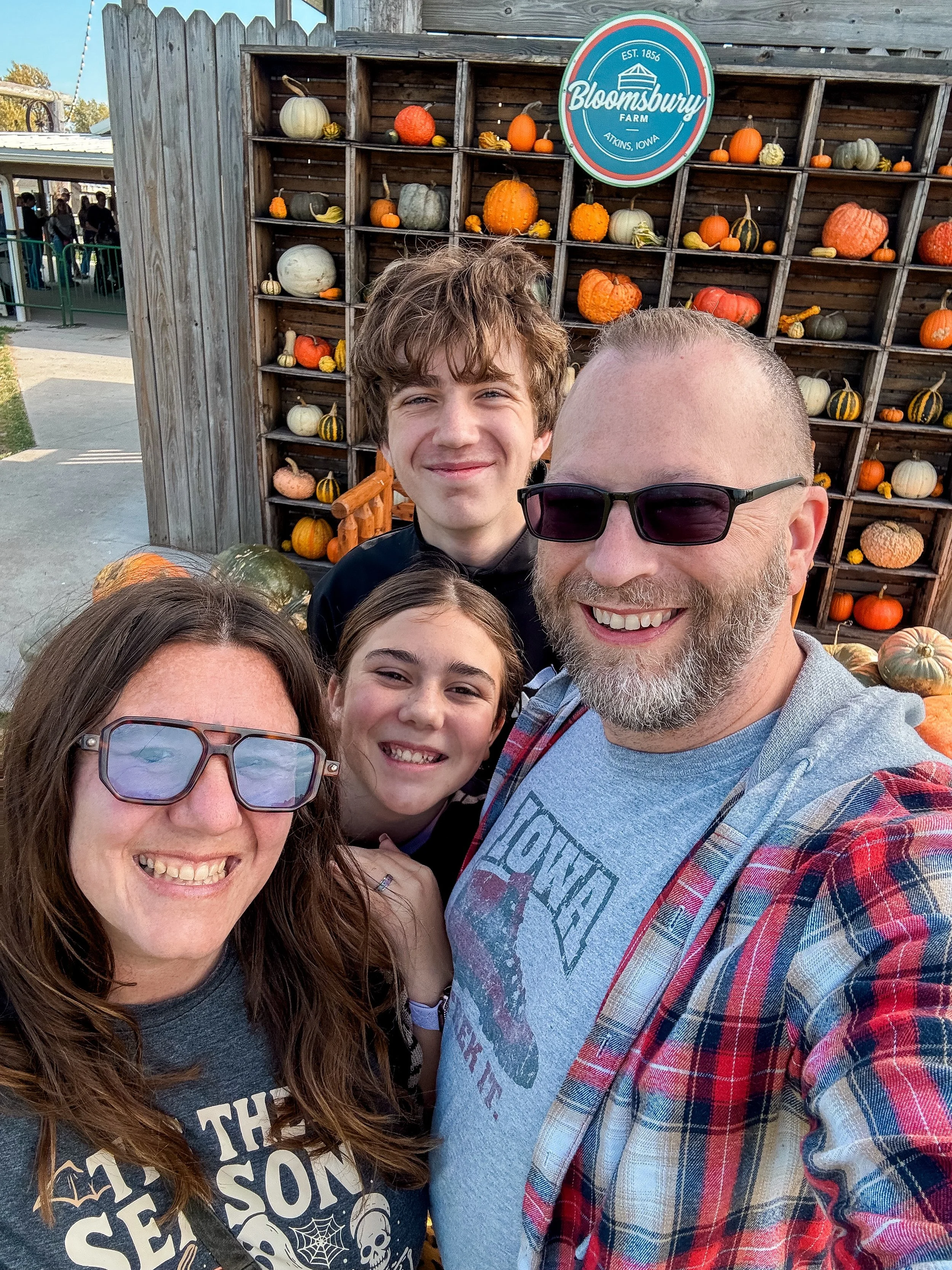 A weekend FULL of fall fun, and I wouldn&rsquo;t have it any other way! 🍂🎃🍎

🎃 @bloomsburyfarm1856 &ndash; Road tripped for a family day filled with all the pumpkin patch fun, farm adventures + fall festivities!

🐷 @happy_hearts_and_hooves &ndas
