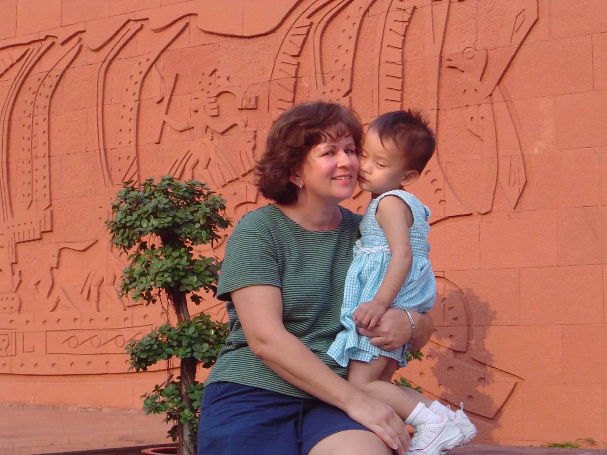 Dana & Lily @ Tomb.JPG
