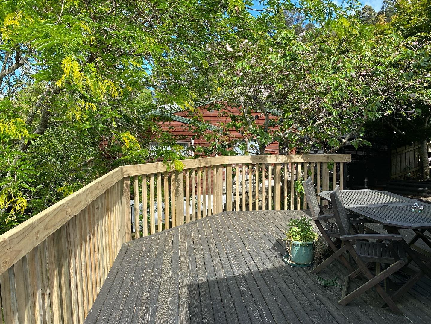 Another handrail replacement completed. There wasn&rsquo;t much holding the old rail up. I replaced  the boundary joists. Rebuilt with 90x90 posts. I also added extra joist and post to bearer connections. The deck is much safer now. Swipe to see the 